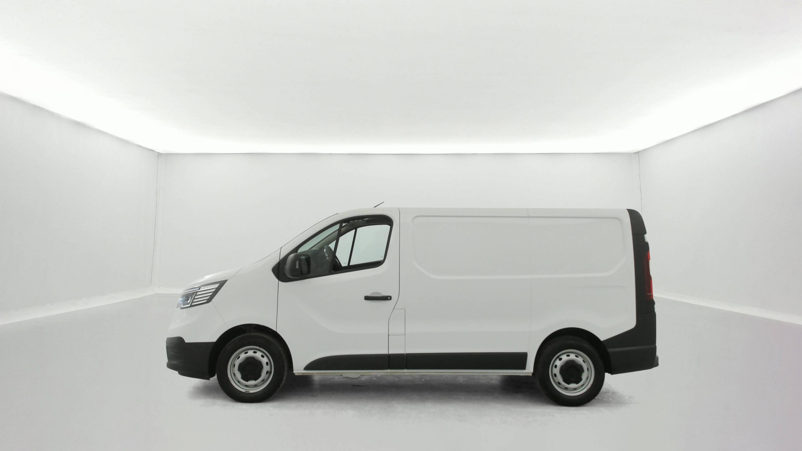 Vente en ligne Renault Trafic 3 Fourgon TRAFIC FGN L1H1 3000 KG BLUE DCI 130 au prix de 23 590 €