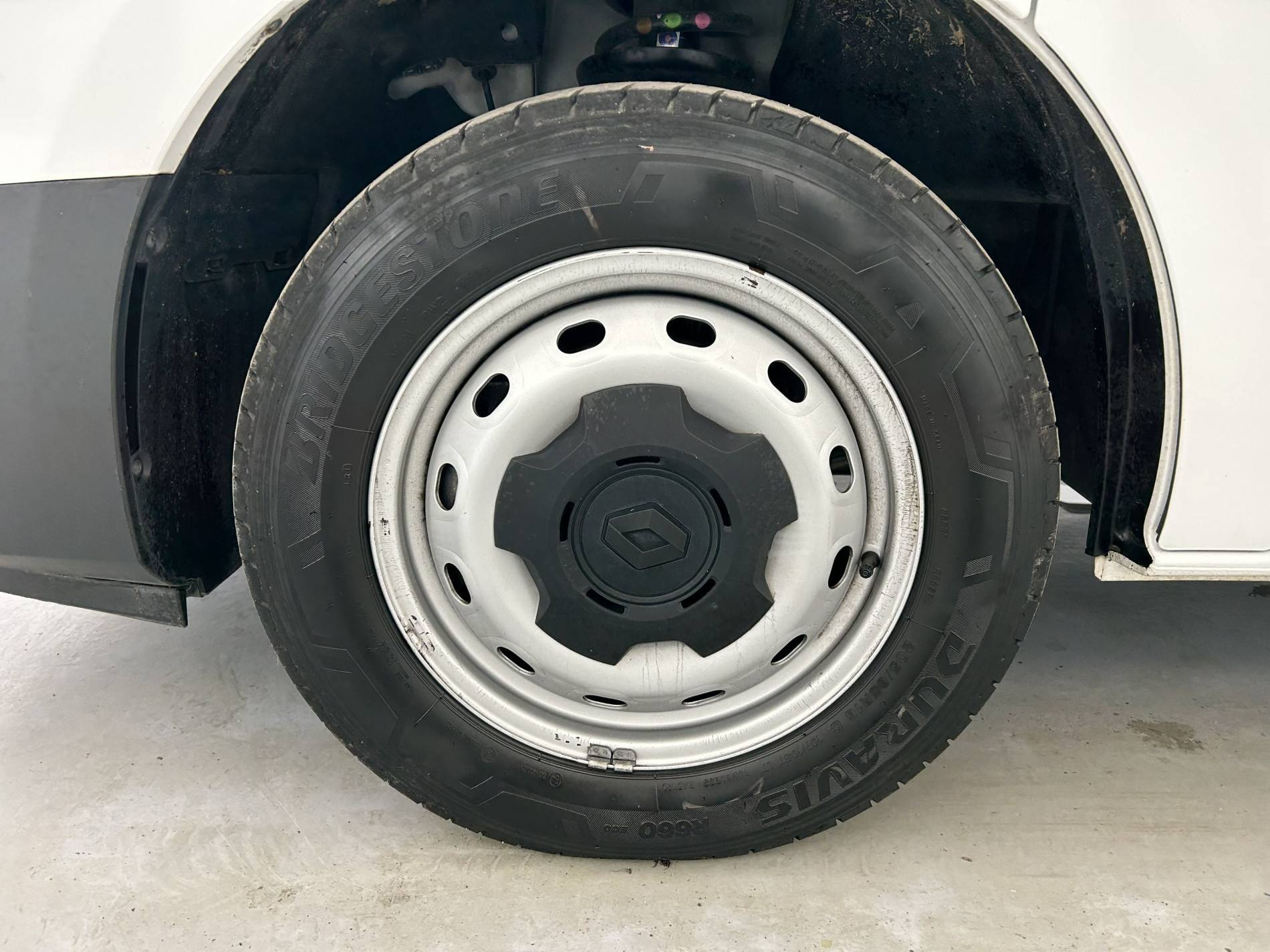 Vente en ligne Renault Trafic 3 Fourgon TRAFIC FGN L1H1 3000 KG BLUE DCI 130 au prix de 23 590 €