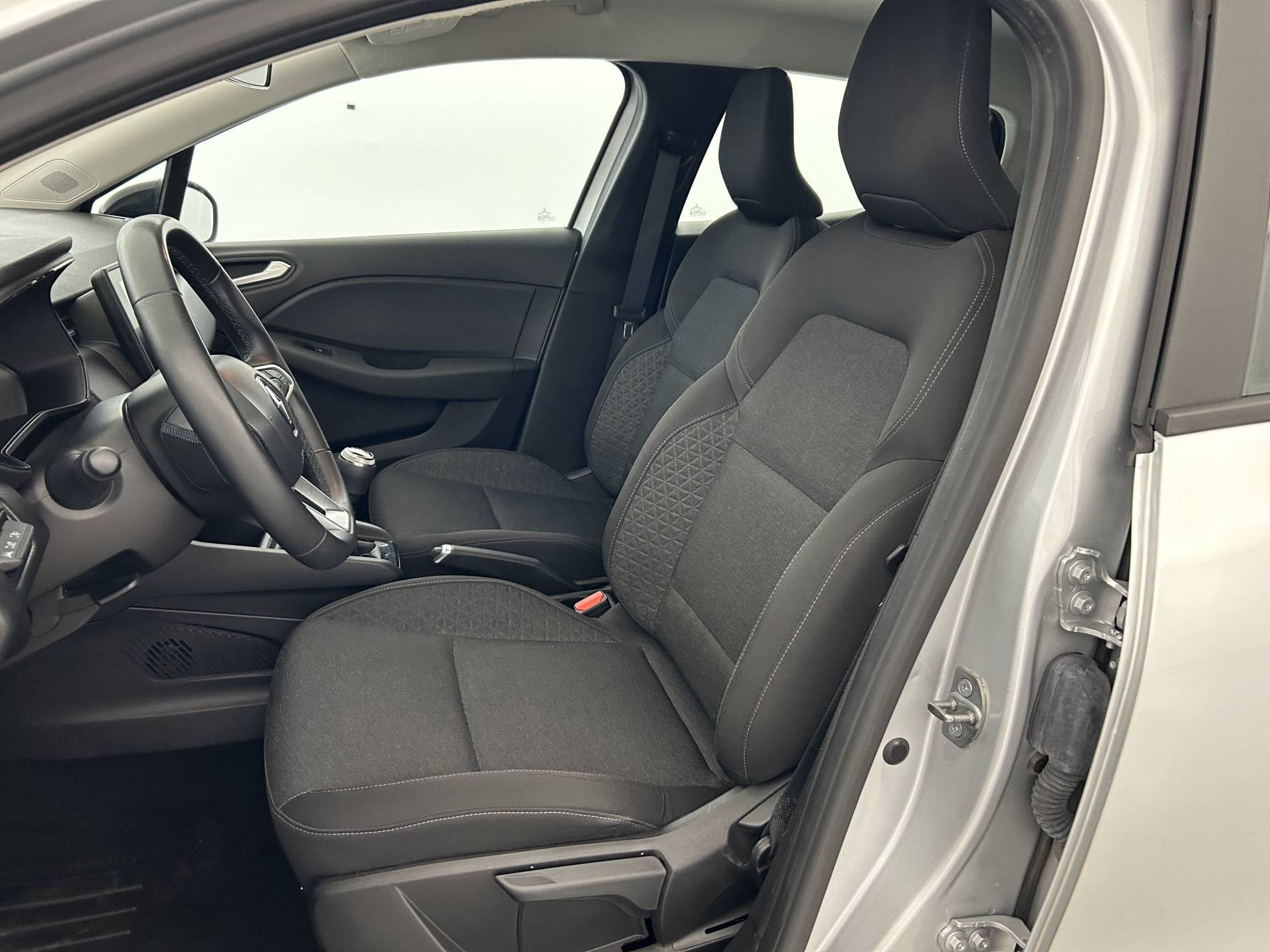 Vente en ligne Renault Clio 5 Clio TCe 90 au prix de 13 790 €