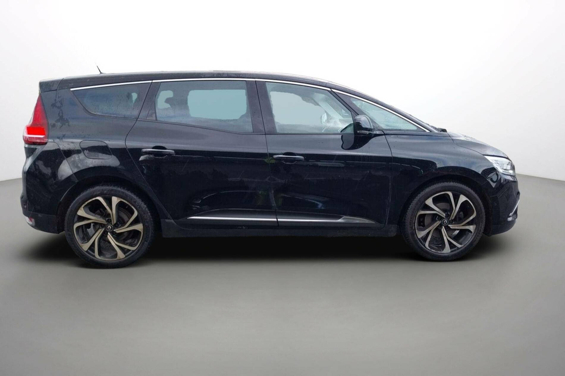 Vente en ligne Renault Grand Scenic 4 Grand Scenic Blue dCi 120 EDC au prix de 17 490 €