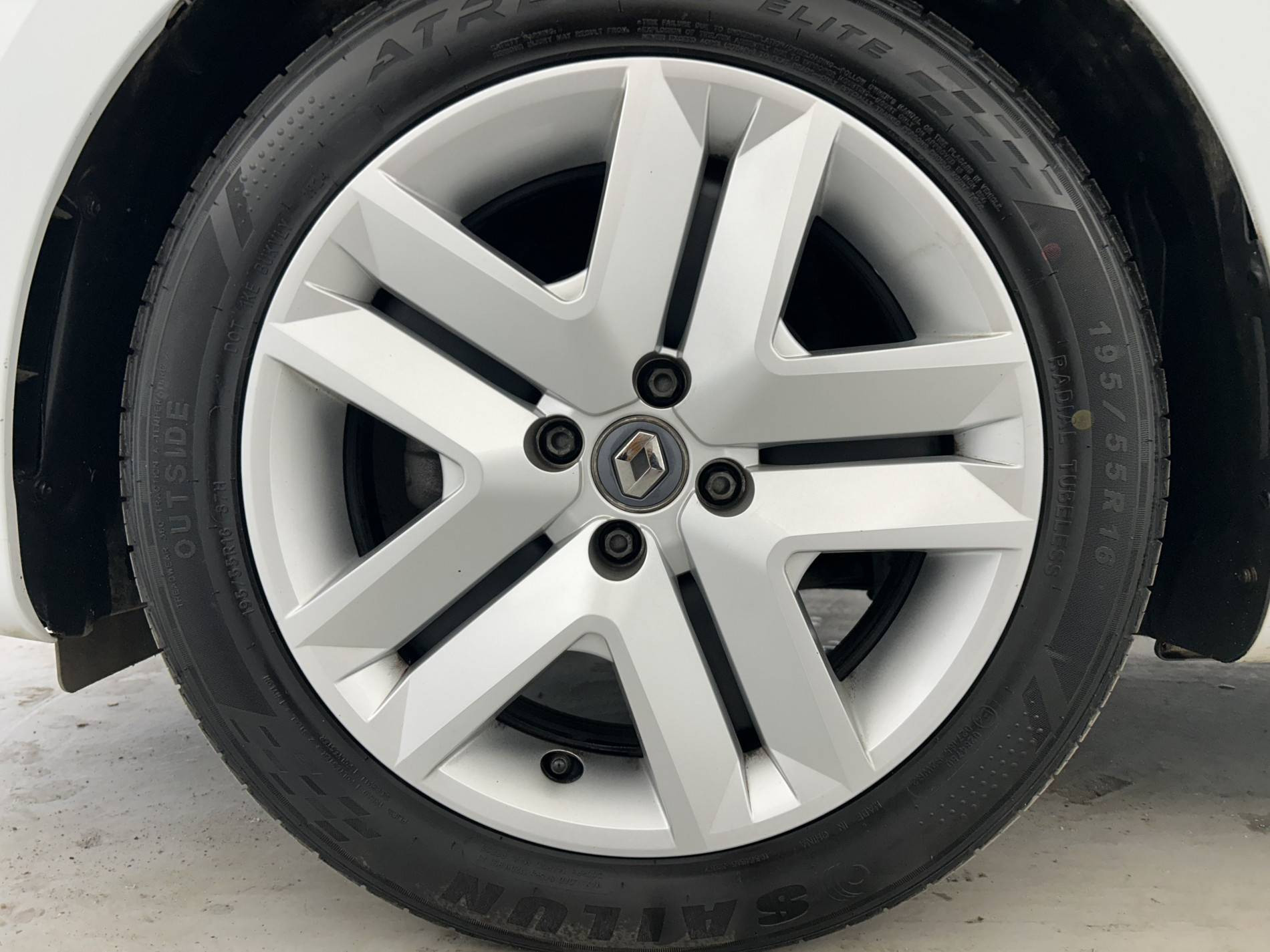 Vente en ligne Renault Clio 5 Clio TCe 100 GPL - 21N au prix de 13 490 €