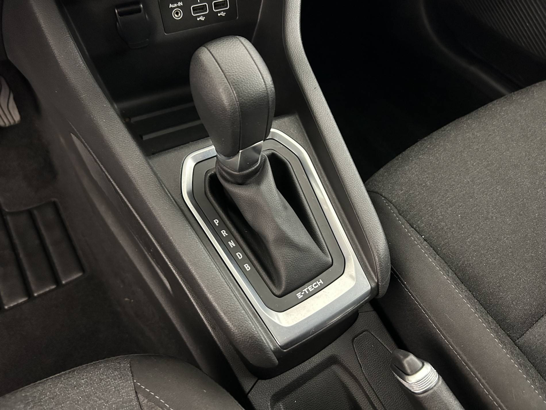 Vente en ligne Renault Clio 5 Clio E-Tech 140 - 21N au prix de 15 490 €