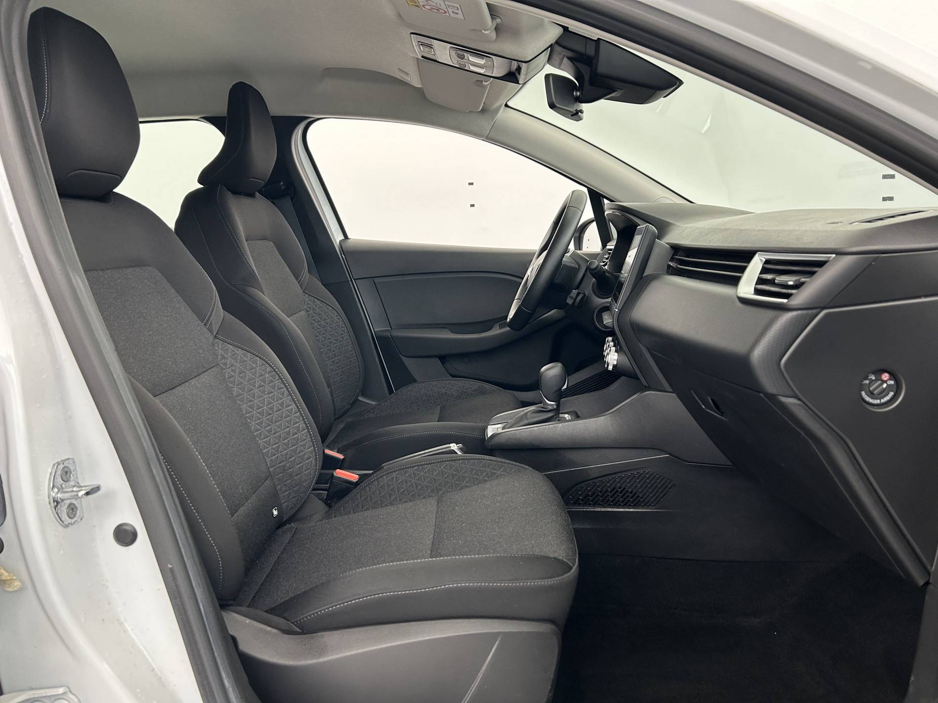 Vente en ligne Renault Clio 5 Clio E-Tech 140 - 21N au prix de 15 490 €