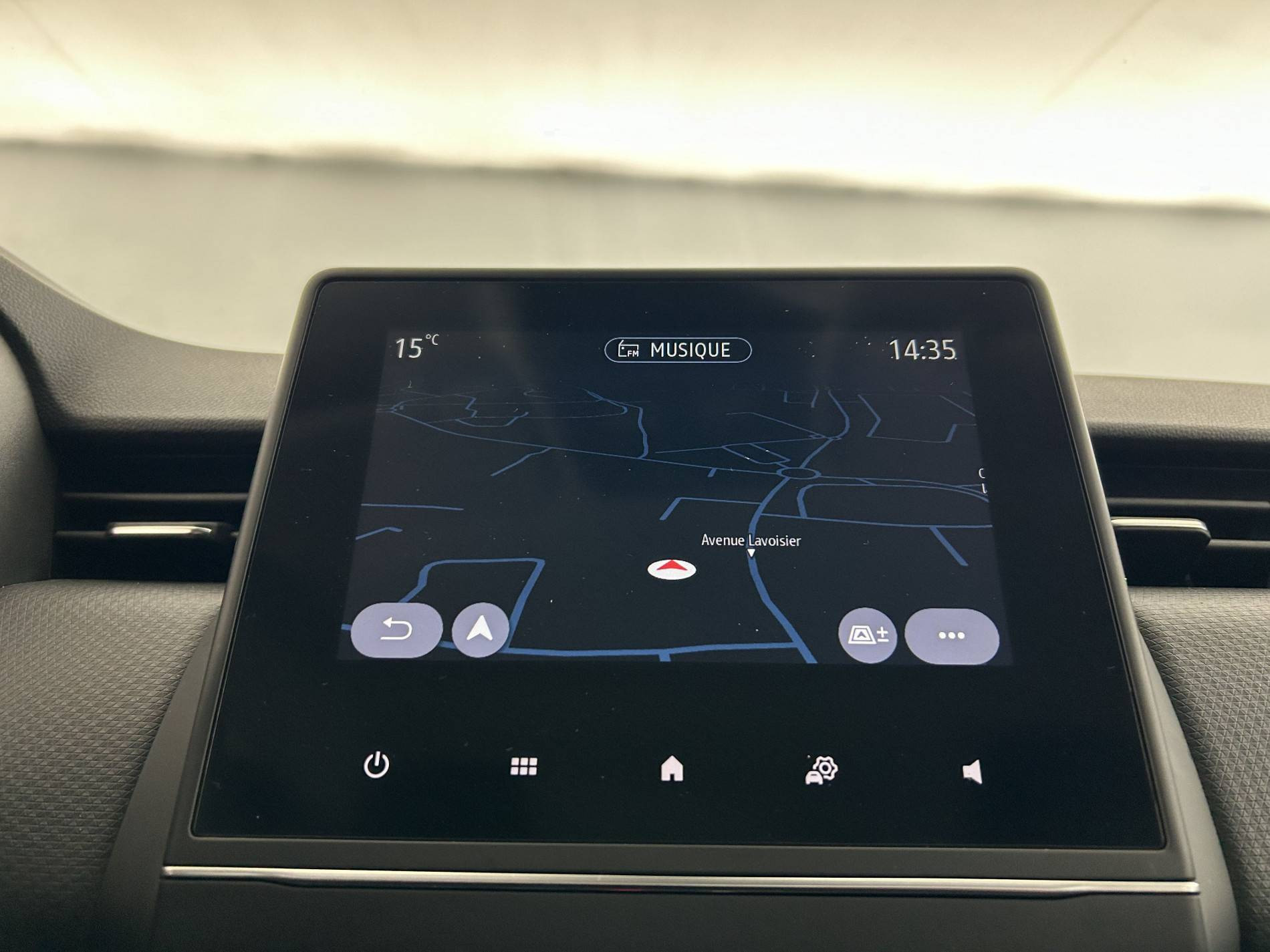 Vente en ligne Renault Clio 5 Clio E-Tech 140 - 21N au prix de 15 490 €