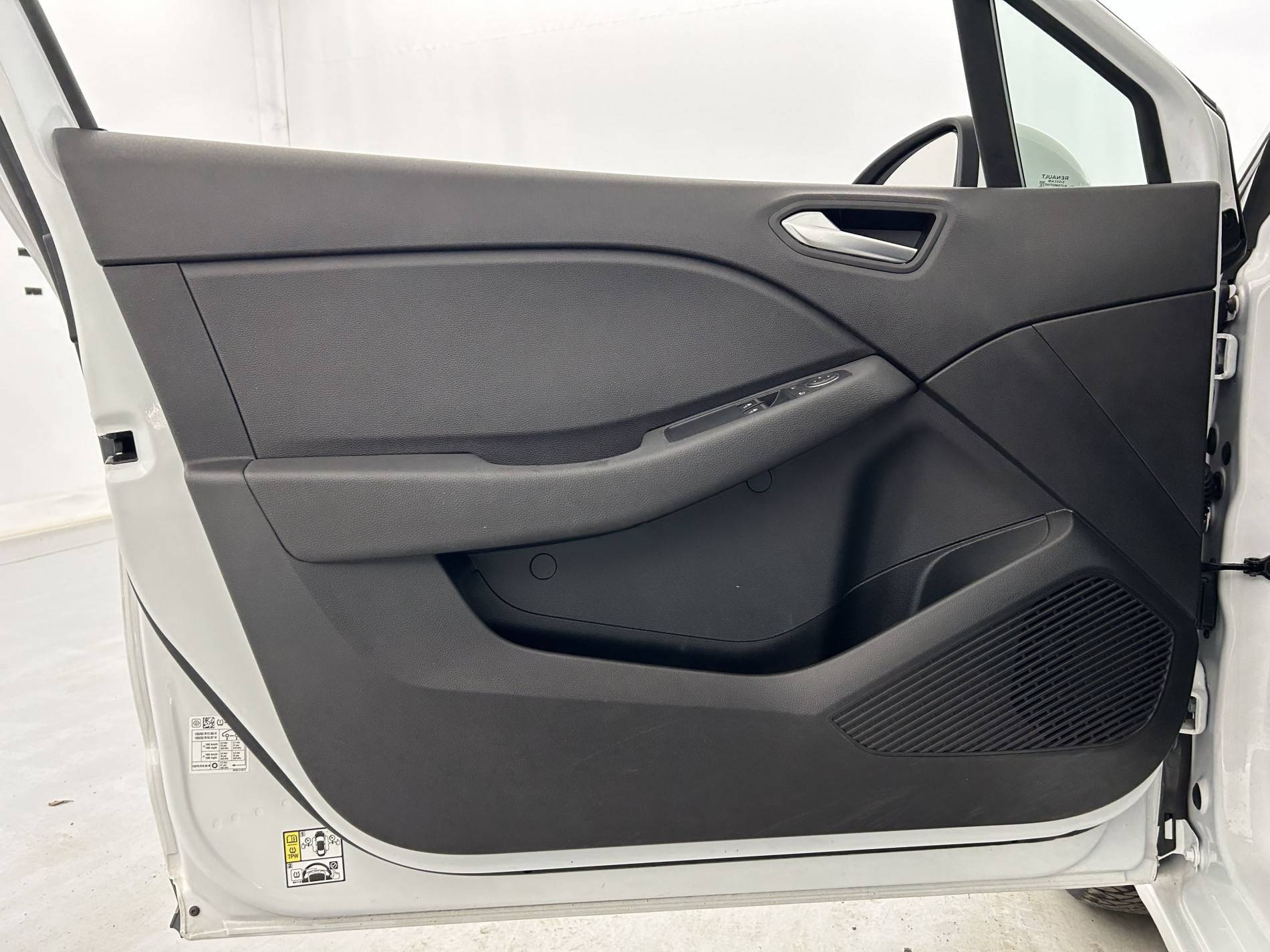 Vente en ligne Renault Clio 5 Clio E-Tech 140 - 21N au prix de 15 490 €