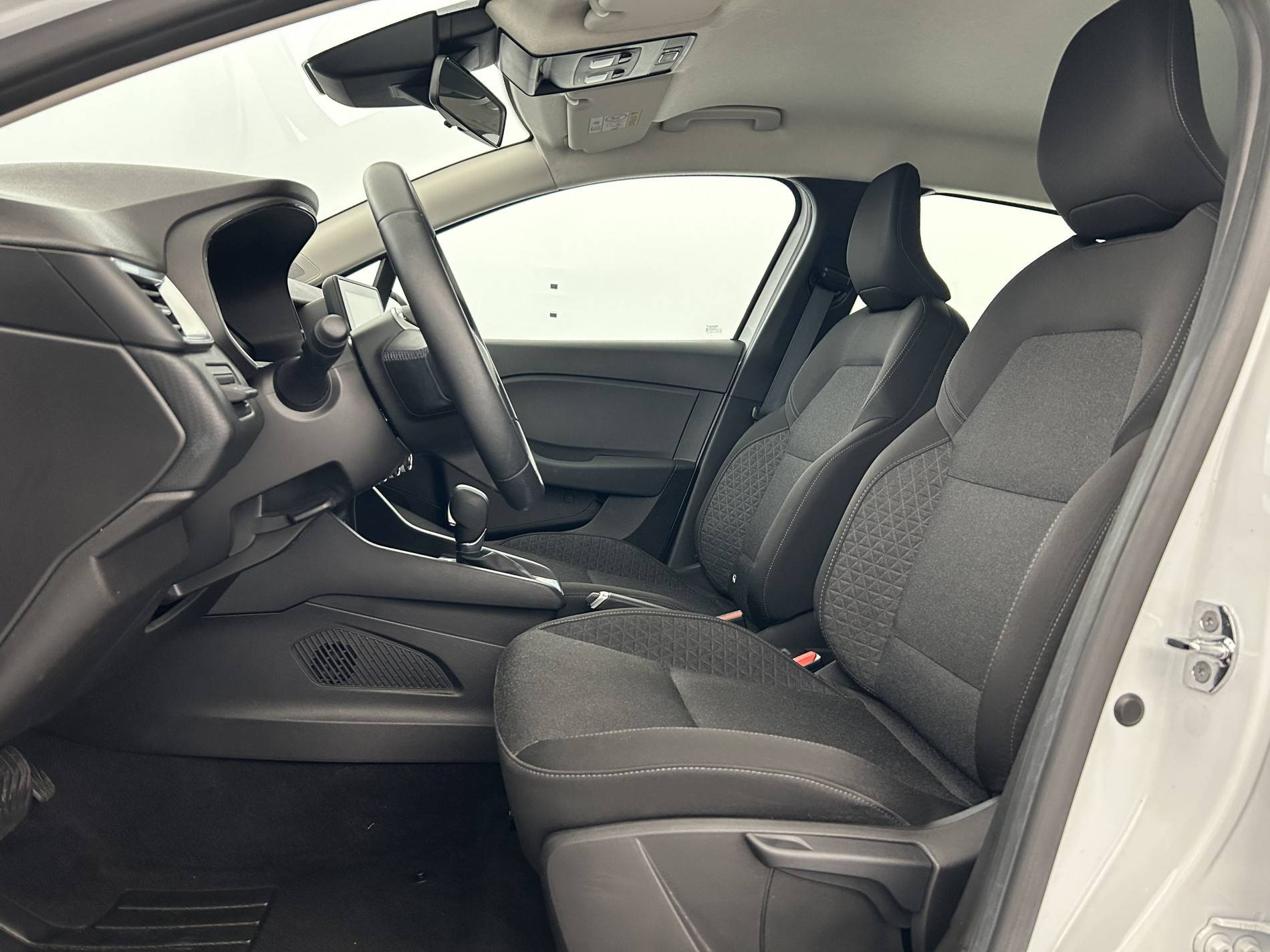 Vente en ligne Renault Clio 5 Clio E-Tech 140 - 21N au prix de 15 490 €