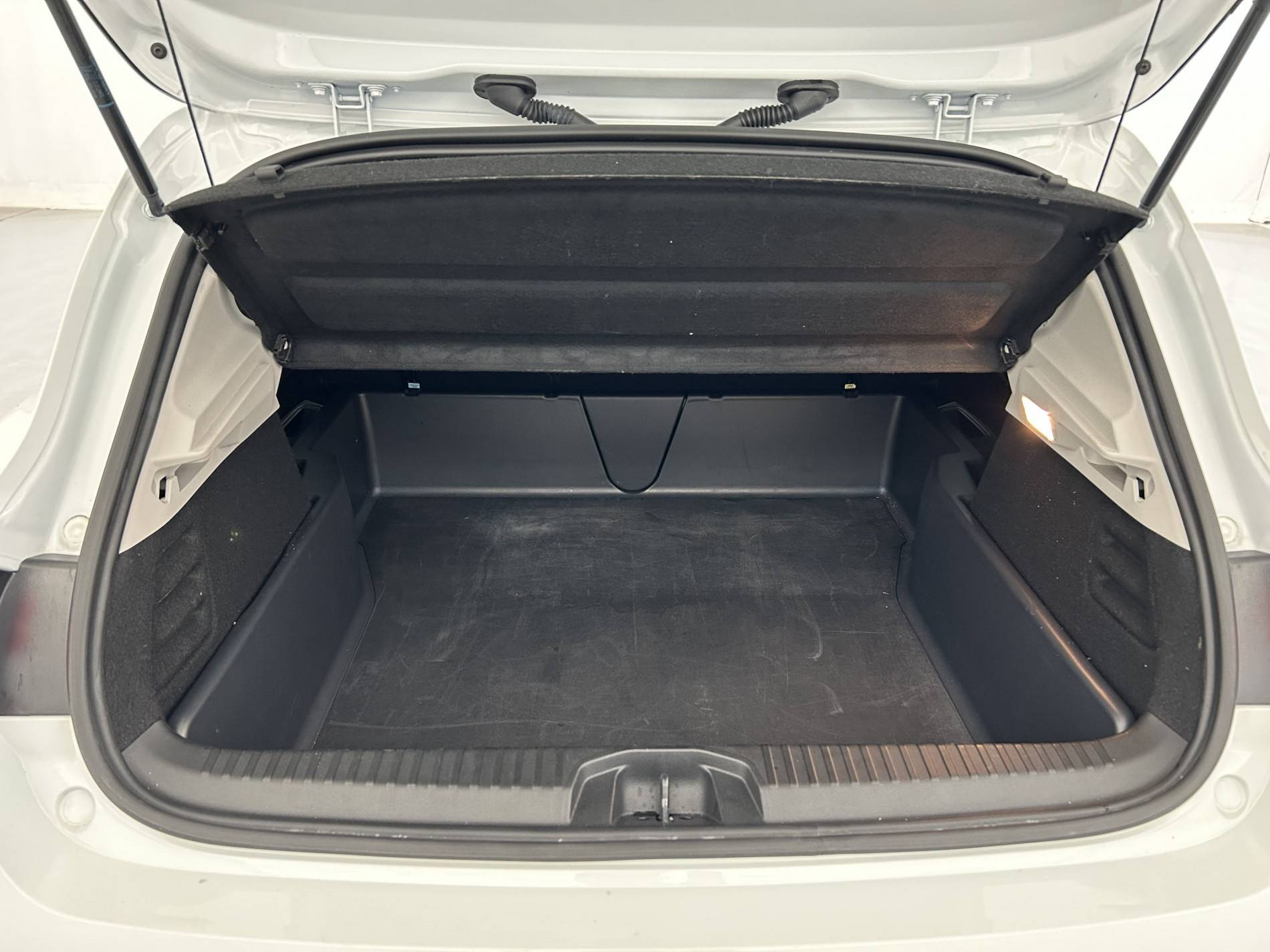 Vente en ligne Renault Clio 5 Clio E-Tech 140 - 21N au prix de 15 490 €