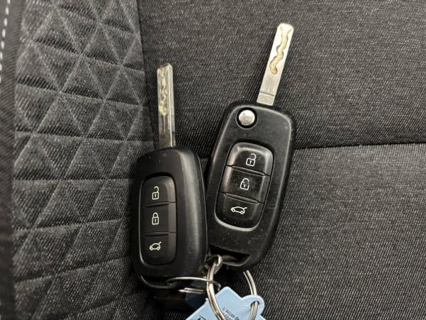Vente en ligne Renault Clio 5 Clio TCe 90 - 21N au prix de 13 990 €