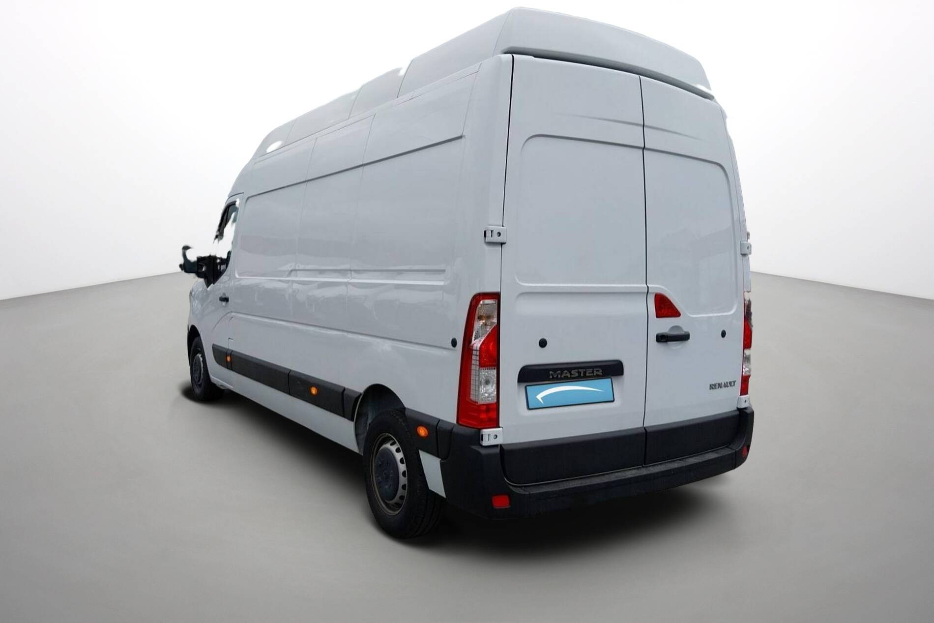 Vente en ligne Renault Master Fourgon MASTER FGN TRAC F3500 L3H3 BLUE DCI 135 au prix de 29 690 €