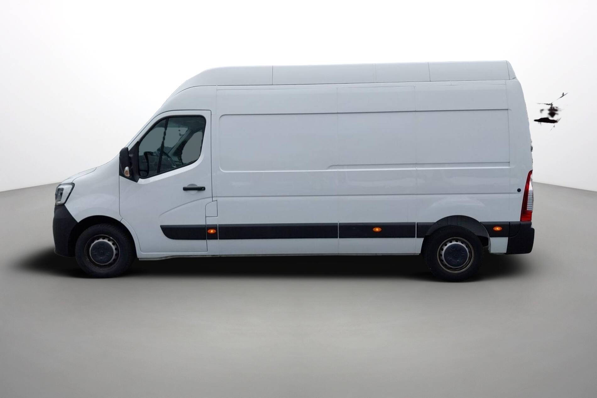 Vente en ligne Renault Master Fourgon MASTER FGN TRAC F3500 L3H3 BLUE DCI 135 au prix de 29 690 €