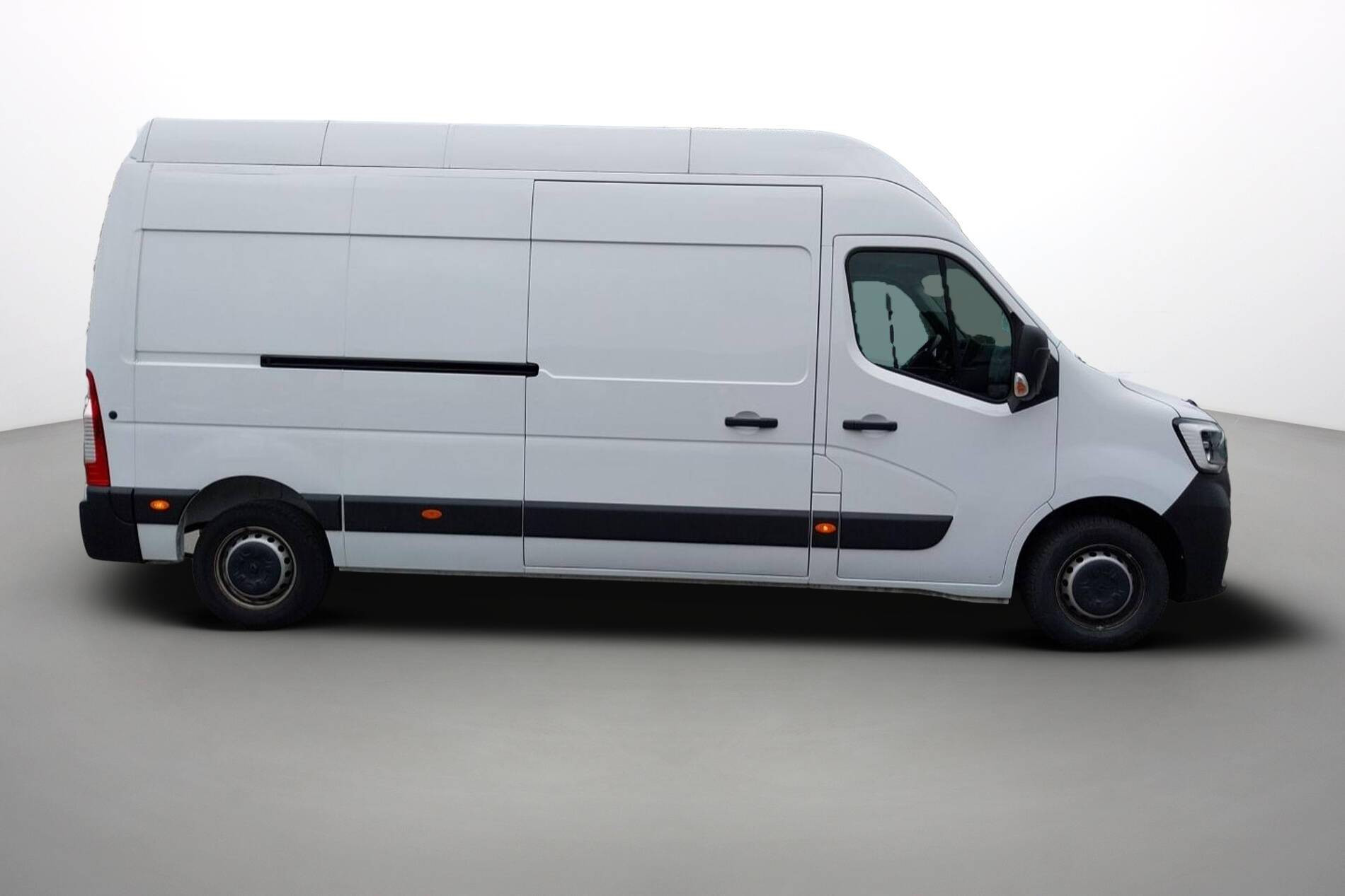 Vente en ligne Renault Master Fourgon MASTER FGN TRAC F3500 L3H3 BLUE DCI 135 au prix de 29 690 €