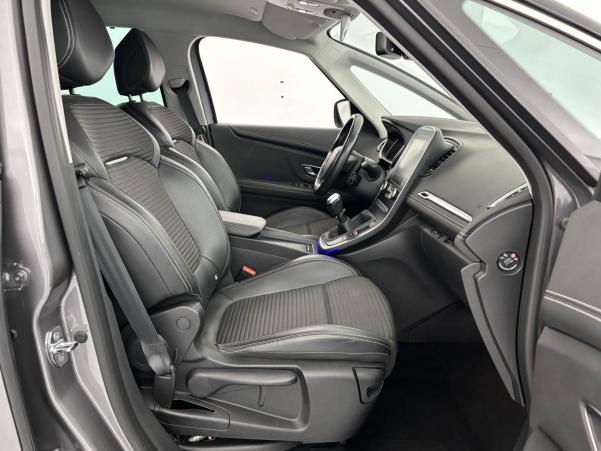 Vente en ligne Renault Scenic 4 Scenic TCe 140 FAP au prix de 14 690 €