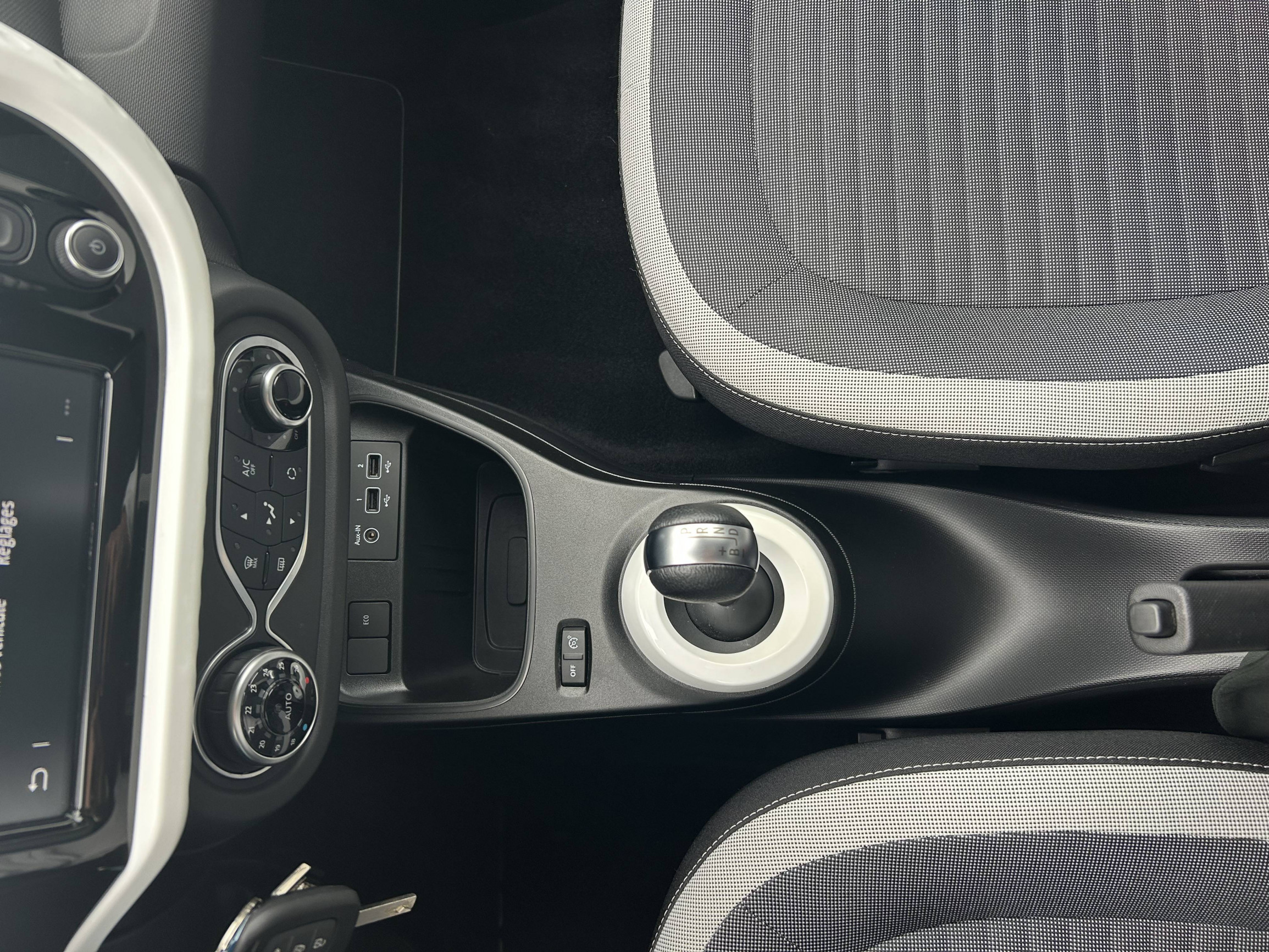 Vente en ligne Renault Twingo Electrique Twingo III E-Tech au prix de 11 990 €