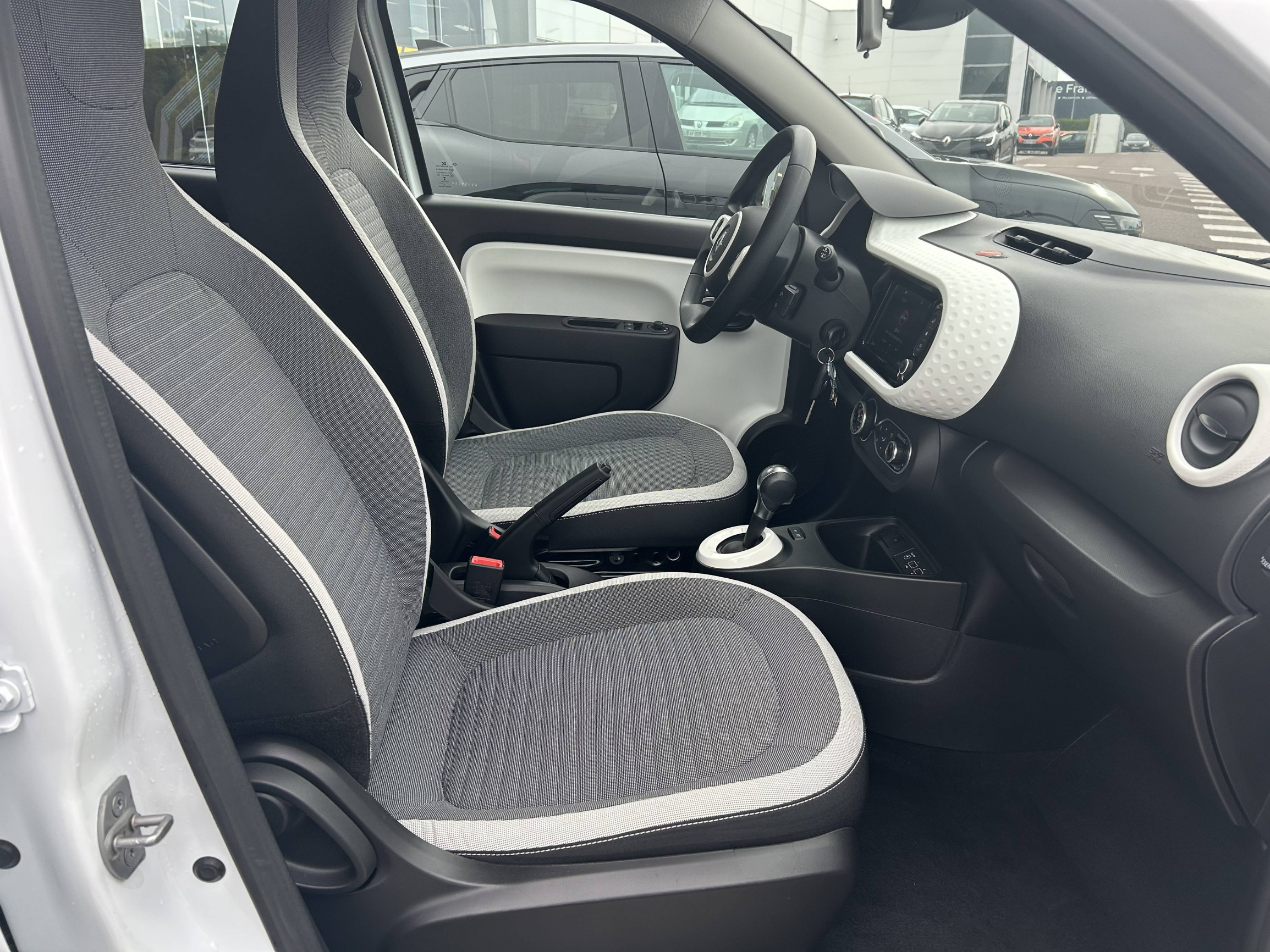 Vente en ligne Renault Twingo Electrique Twingo III E-Tech au prix de 11 990 €