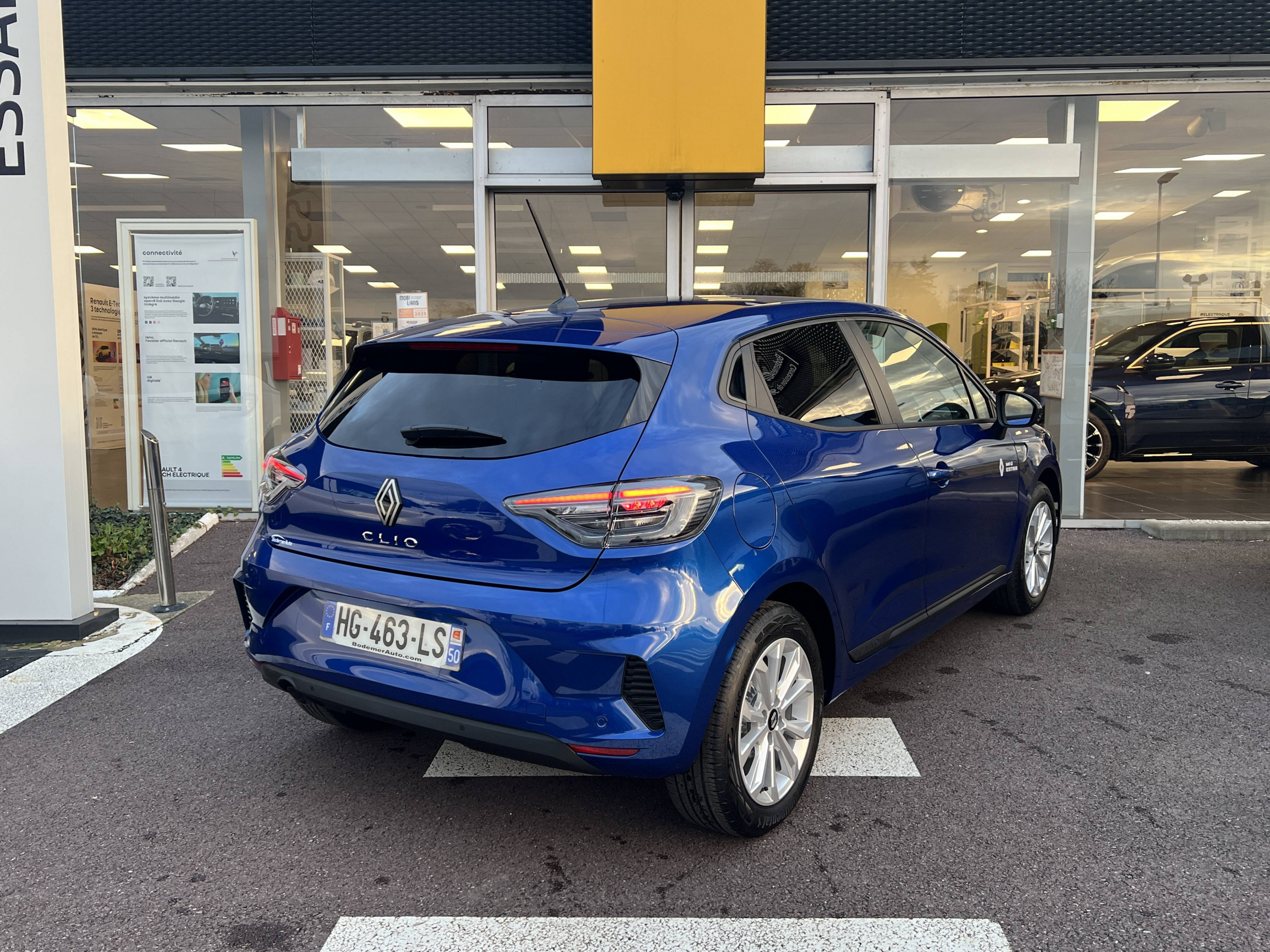 Vente en ligne Renault Clio 5 Clio Eco-G 100 ch au prix de 18 790 €