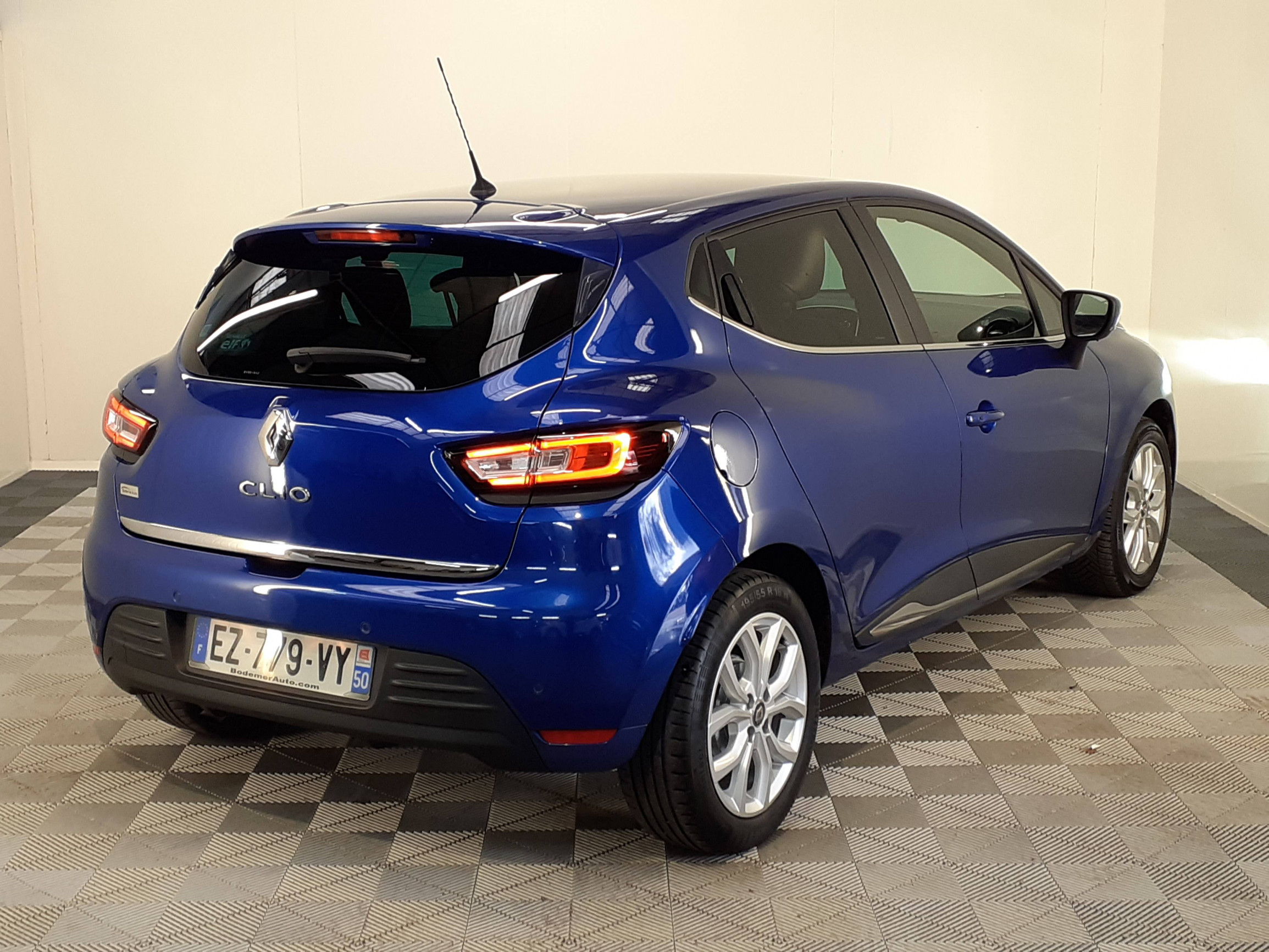 Vente en ligne Renault Clio 4 Clio TCe 90 E6C au prix de 10 690 €