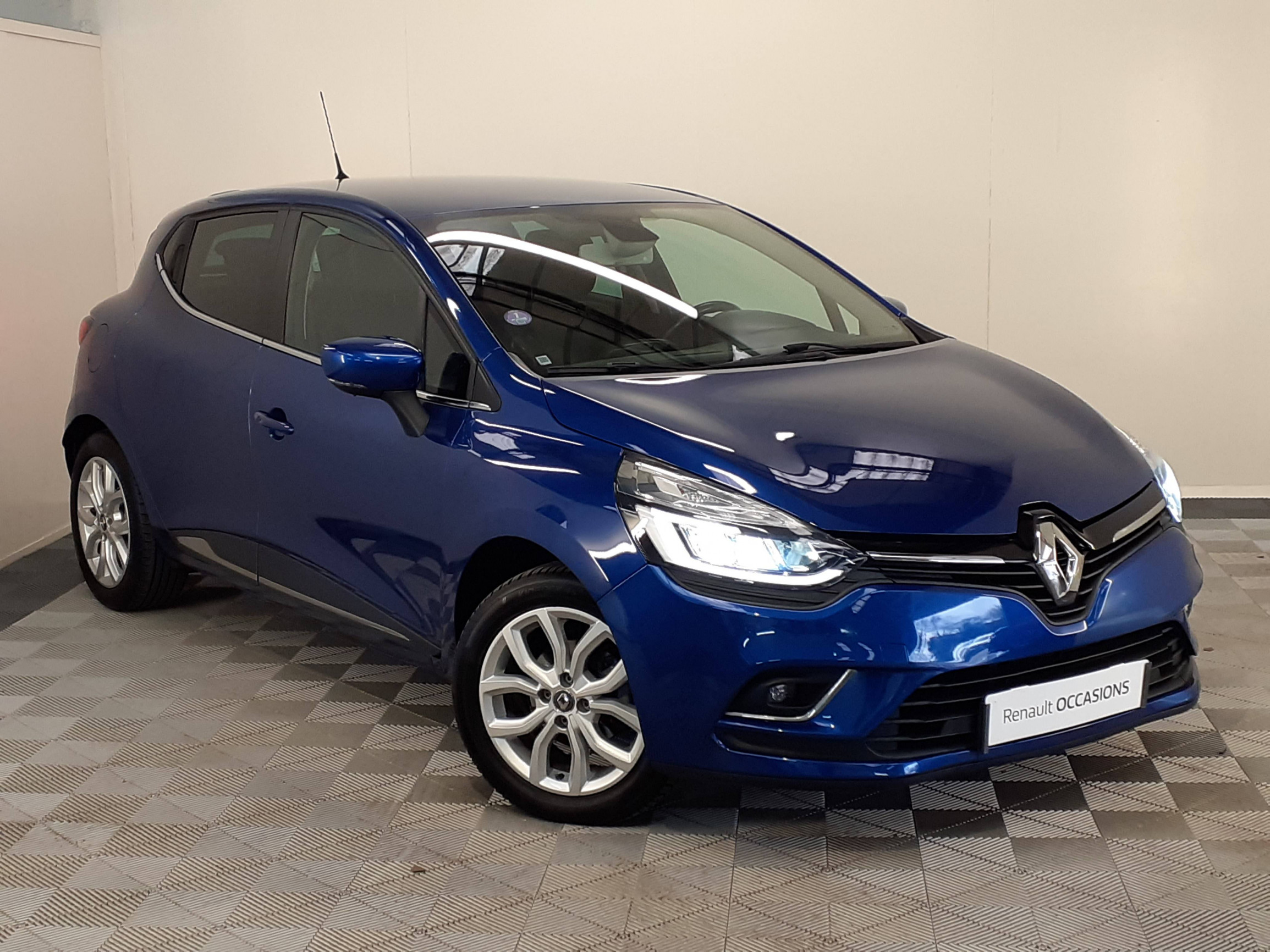 Vente en ligne Renault Clio 4 Clio TCe 90 E6C au prix de 10 690 €