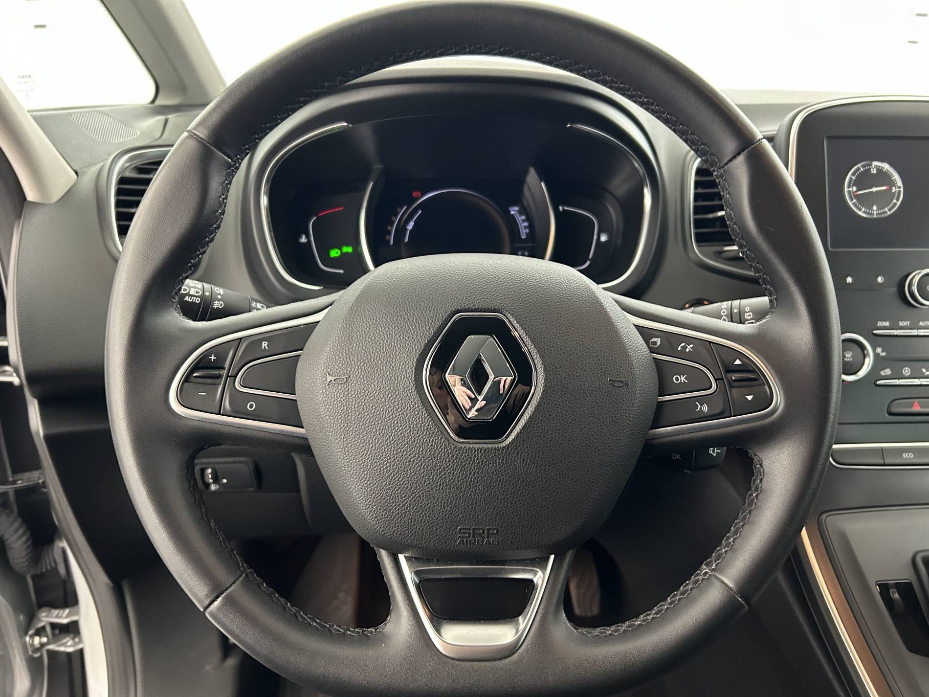 Vente en ligne Renault Grand Scenic 4 Grand Scenic Blue dCi 120 EDC au prix de 16 990 €