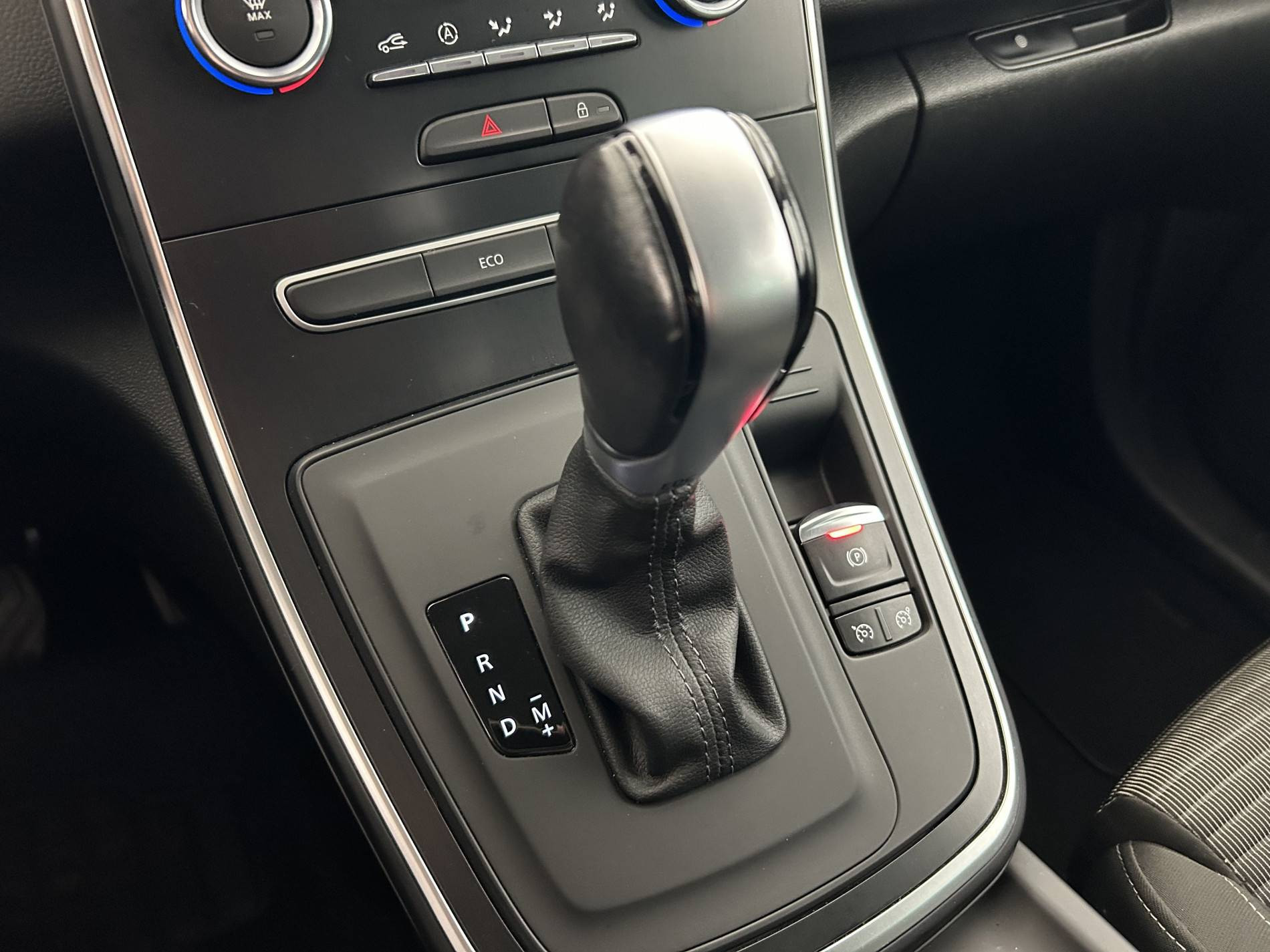 Vente en ligne Renault Grand Scenic 4 Grand Scenic Blue dCi 120 EDC au prix de 16 990 €