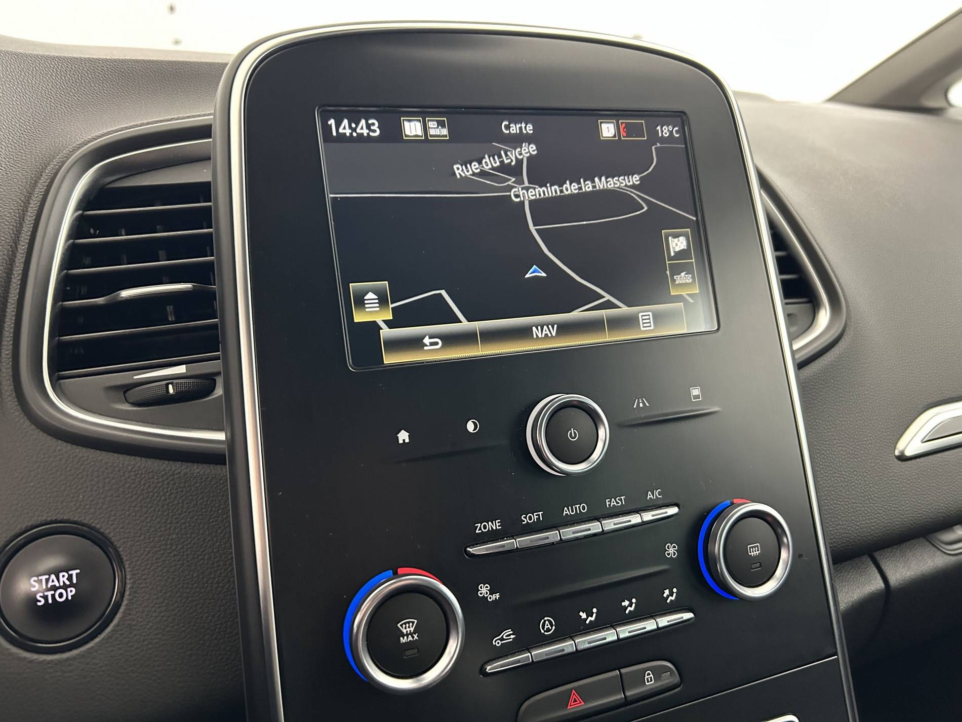 Vente en ligne Renault Grand Scenic 4 Grand Scenic Blue dCi 120 EDC au prix de 16 990 €