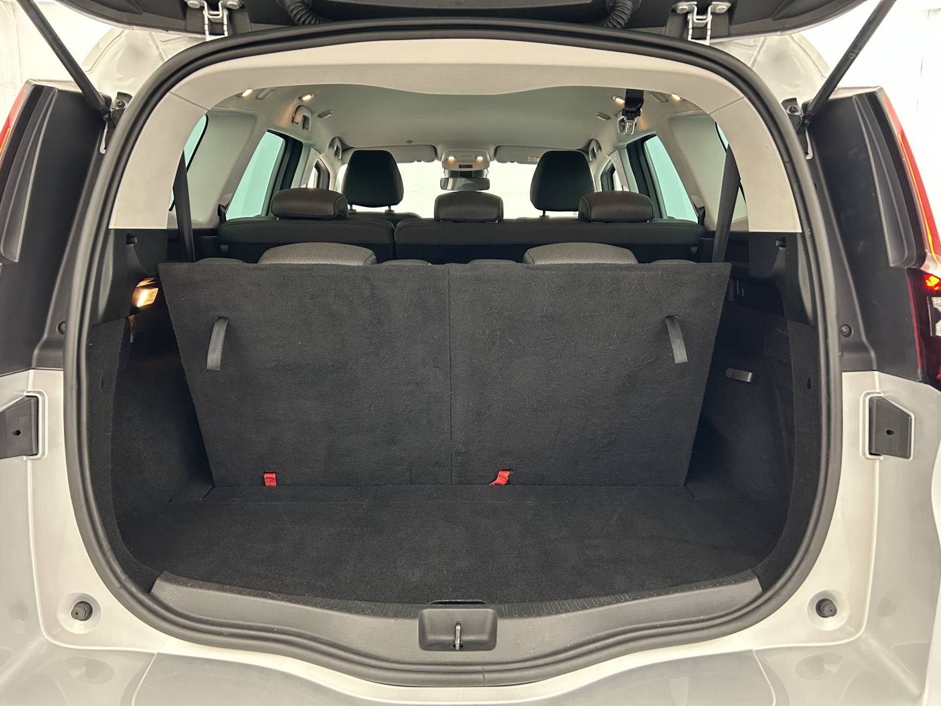 Vente en ligne Renault Grand Scenic 4 Grand Scenic Blue dCi 120 EDC au prix de 16 990 €