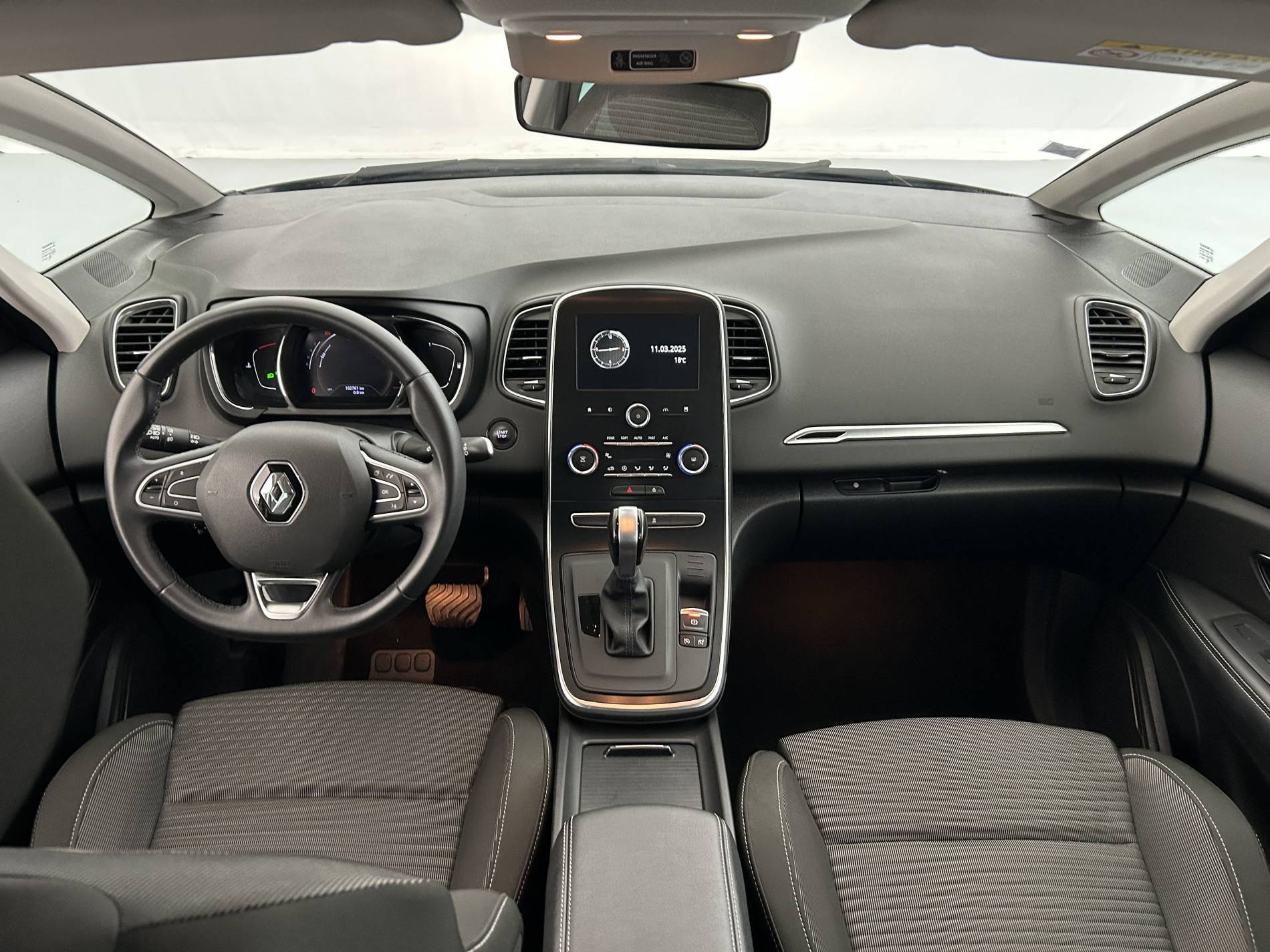 Vente en ligne Renault Grand Scenic 4 Grand Scenic Blue dCi 120 EDC au prix de 16 990 €