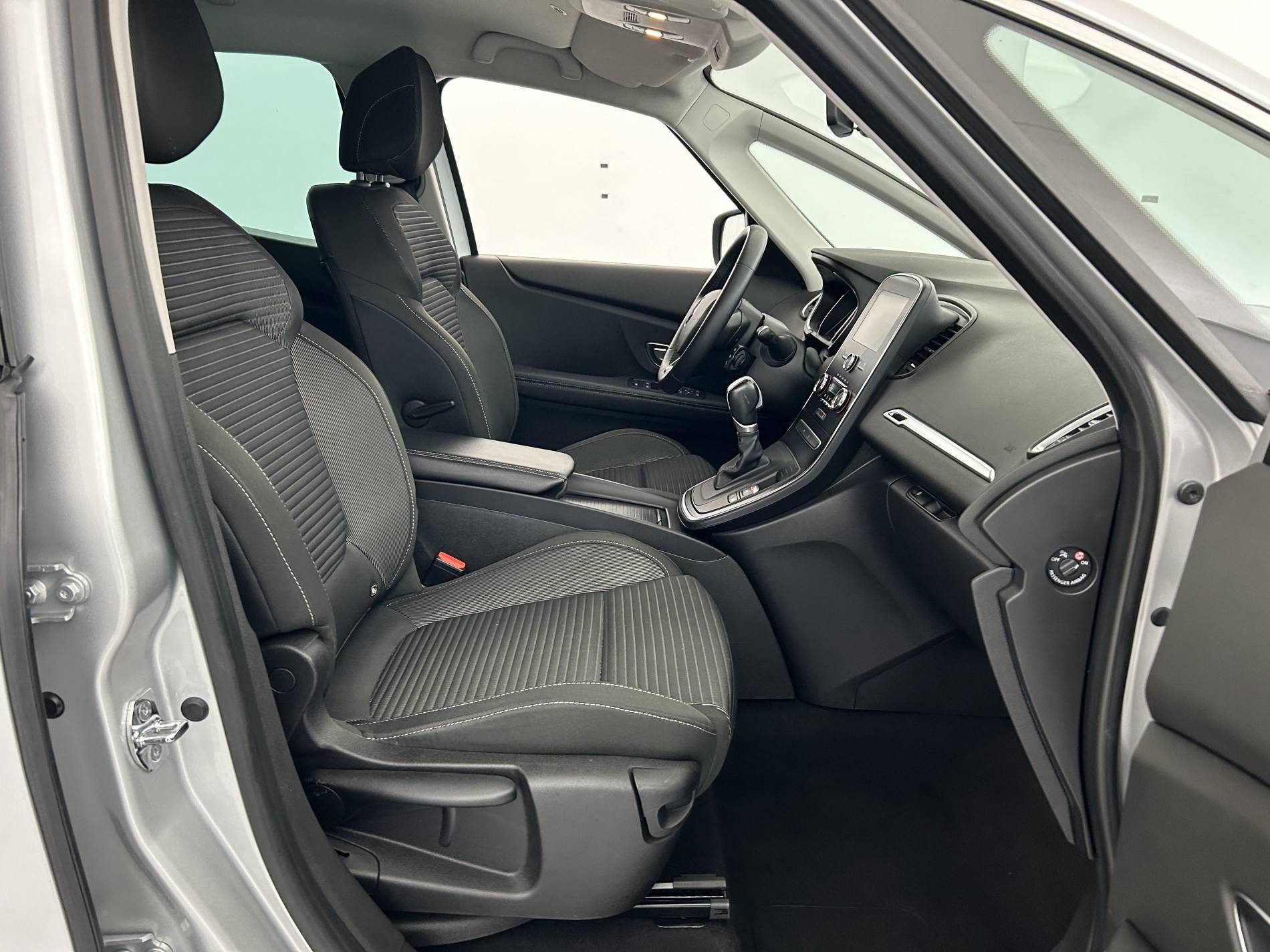 Vente en ligne Renault Grand Scenic 4 Grand Scenic Blue dCi 120 EDC au prix de 16 990 €