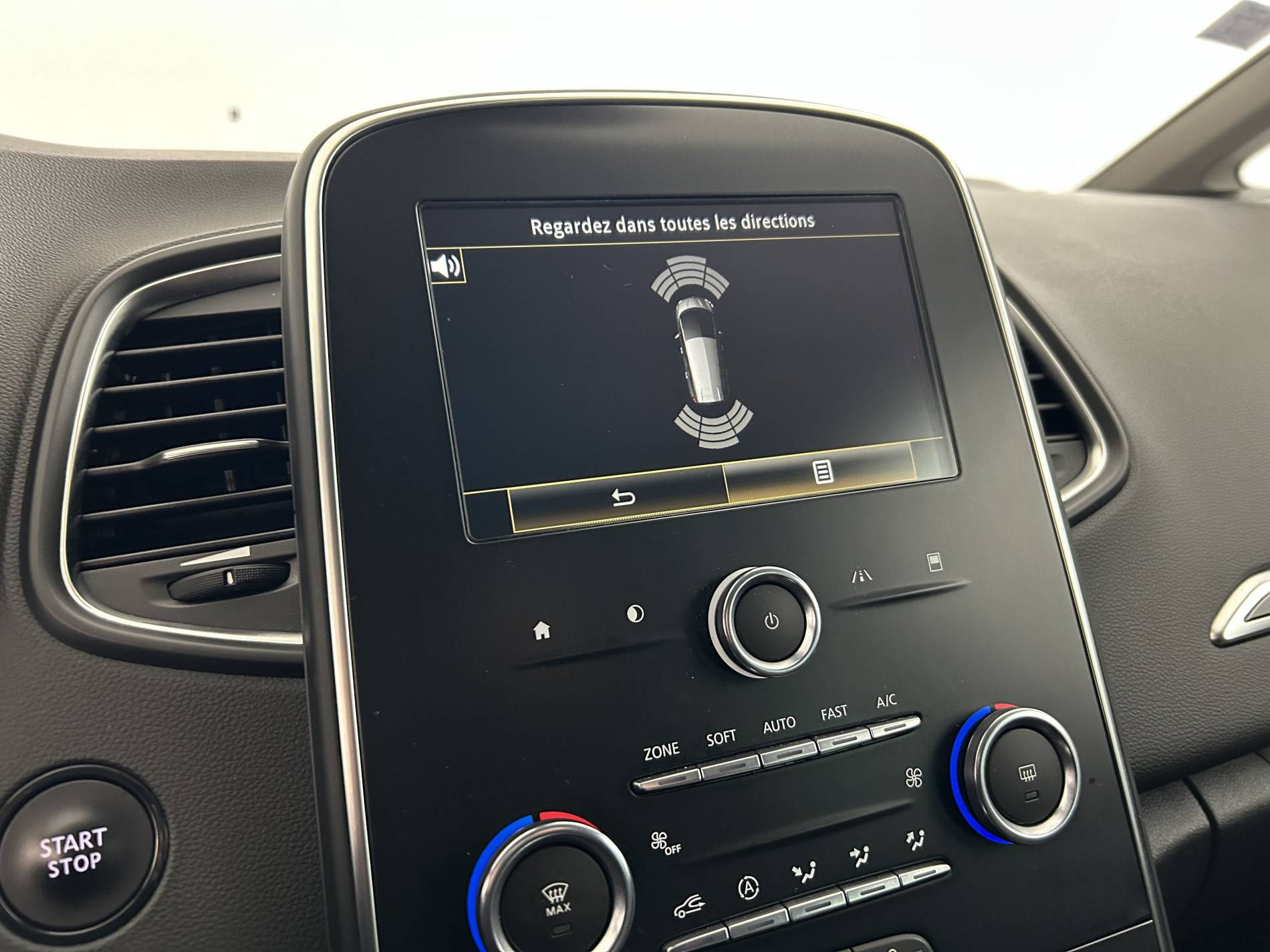 Vente en ligne Renault Grand Scenic 4 Grand Scenic Blue dCi 120 EDC au prix de 16 990 €