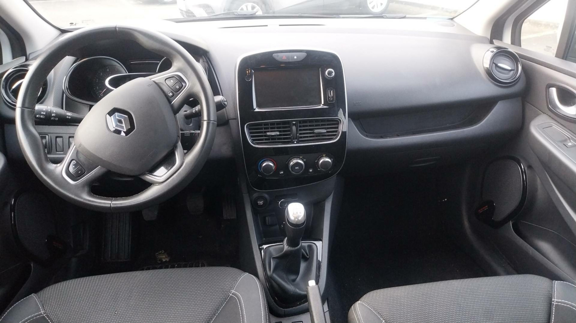 Vente en ligne Renault Clio 4 Clio dCi 75 E6C au prix de 10 890 €