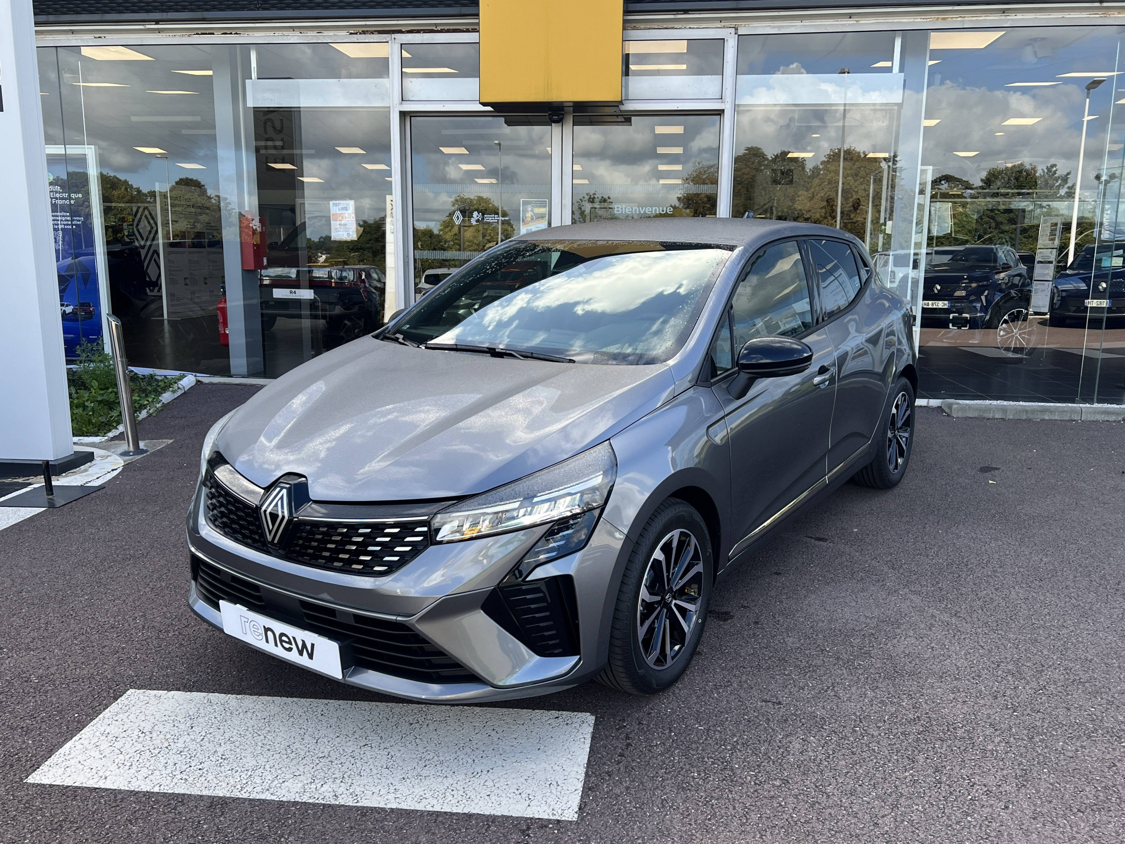 Renault Clio 5 Clio E-Tech full hybrid 145 ch GSR2 occasion de 2025 en vente à Saint-Lô