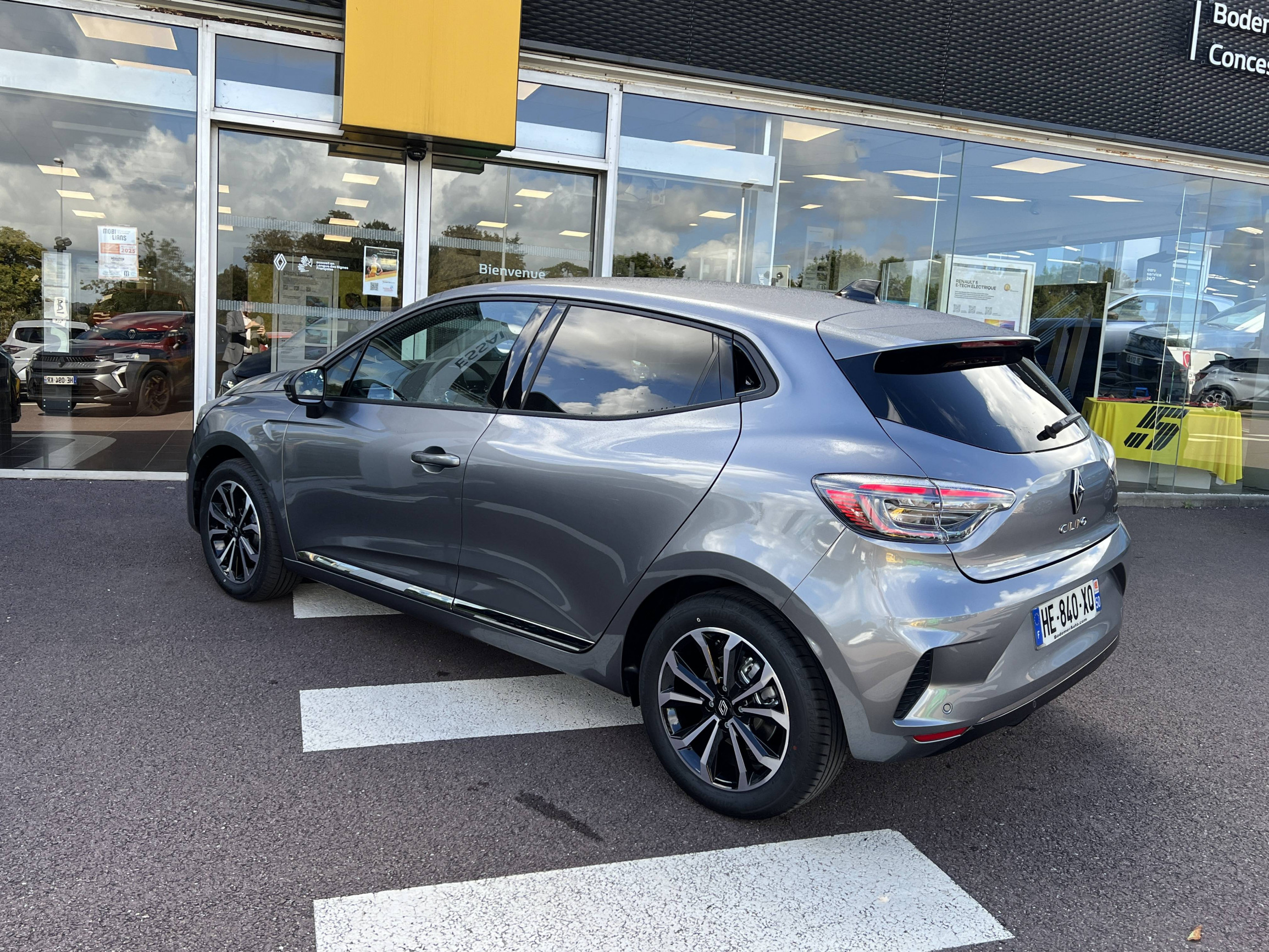 Vente en ligne Renault Clio 5 Clio E-Tech full hybrid 145 ch GSR2 au prix de 23 490 €