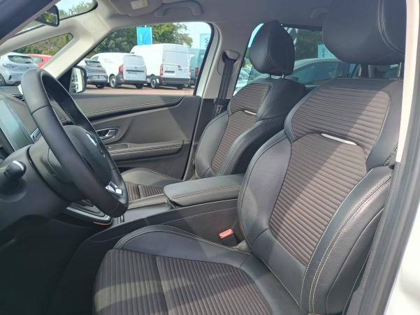 Vente en ligne Renault Scenic 4 Scenic TCe 140 FAP EDC au prix de 18 990 €