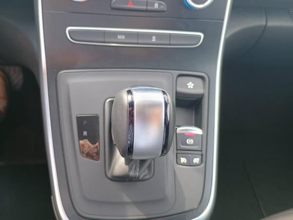 Vente en ligne Renault Scenic 4 Scenic TCe 140 FAP EDC au prix de 18 990 €