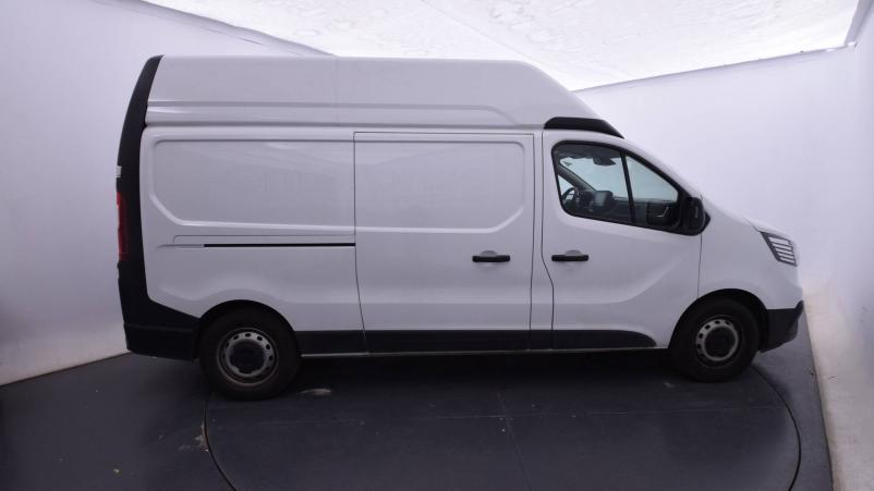 Vente en ligne Renault Trafic 3 Fourgon TRAFIC FGN L2H2 3000 KG BLUE DCI 150 au prix de 28 788 €