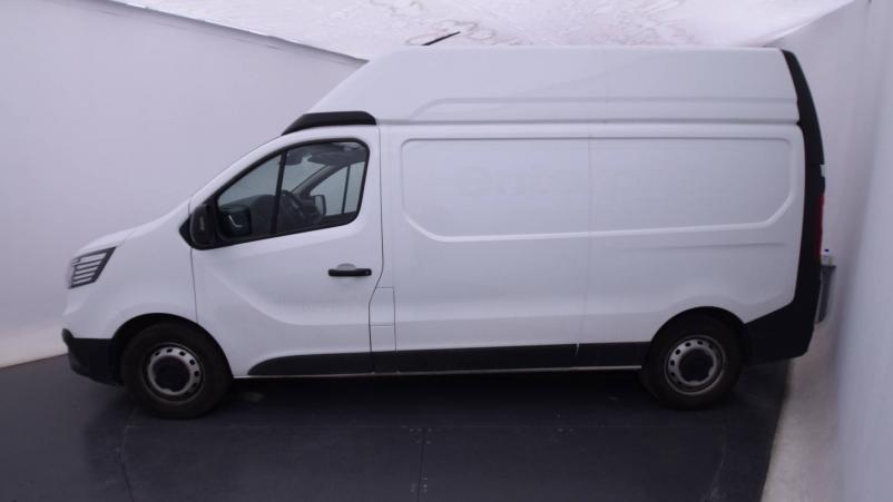 Vente en ligne Renault Trafic 3 Fourgon TRAFIC FGN L2H2 3000 KG BLUE DCI 150 au prix de 28 788 €