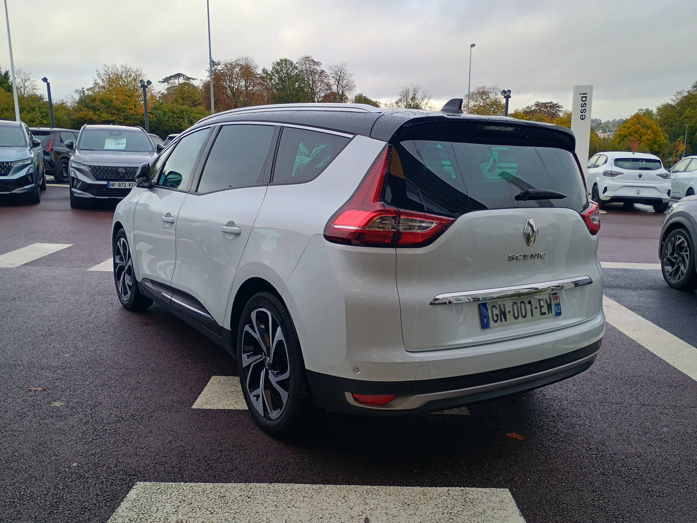 Vente en ligne Renault Grand Scenic 4 Grand Scenic TCe 160 EDC au prix de 25 790 €