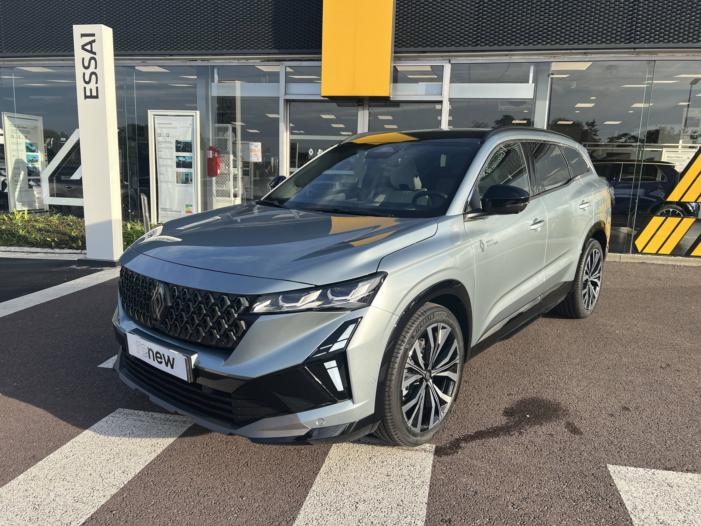 Renault Espace Espace full hybrid E-Tech 200 ch 7pl occasion de 2025 en vente à Saint-Lô