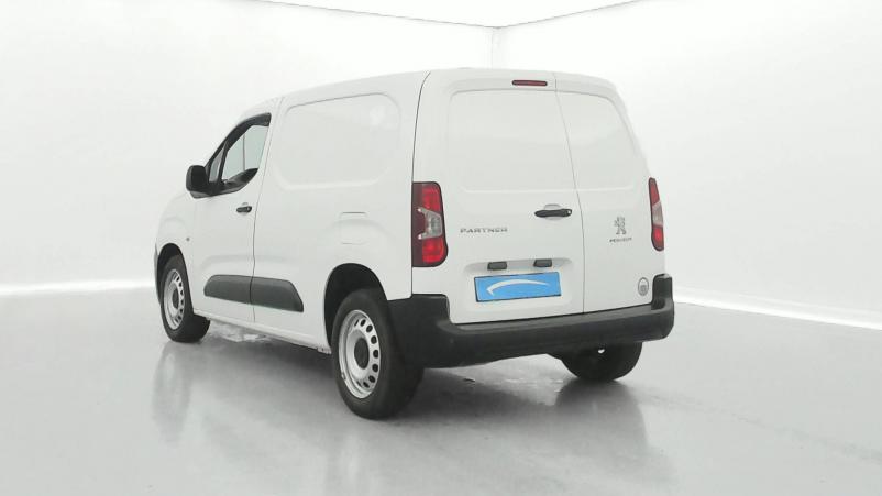 Vente en ligne Peugeot Partner Fourgon  STANDARD 1000 KG PURETECH 110 S&S BVM6 au prix de 16 990 €