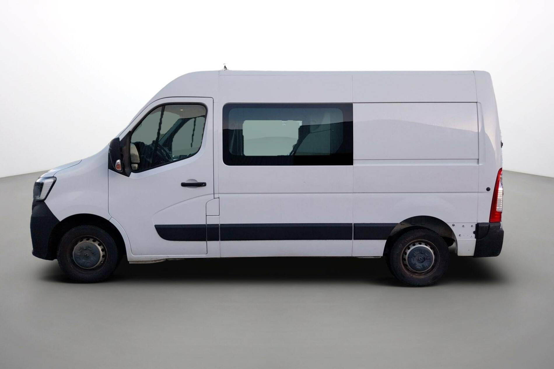 Vente en ligne Renault Master Fourgon MASTER CA TRAC F3300 L2H2 BLUE DCI 135 au prix de 24 990 €
