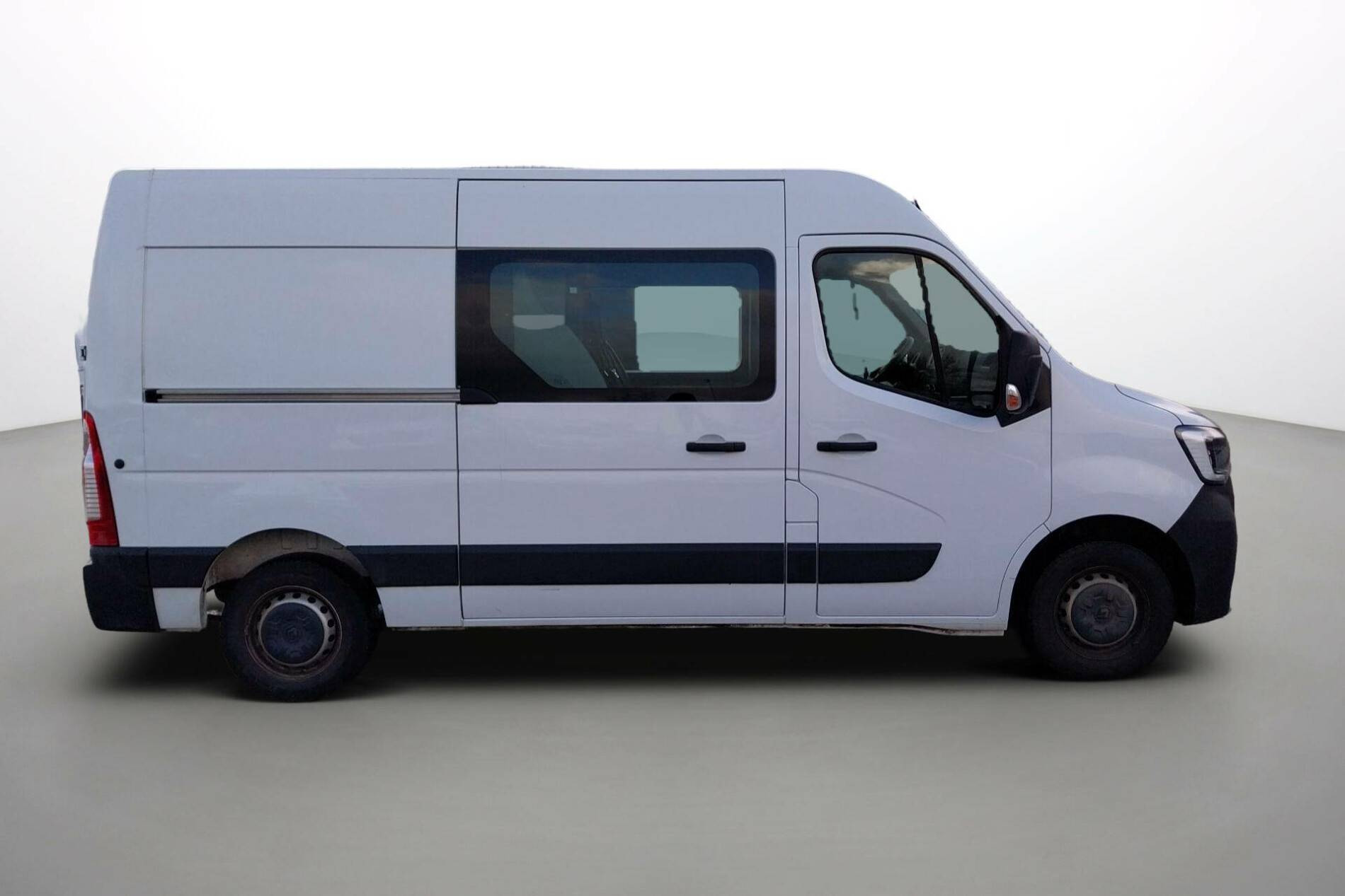 Vente en ligne Renault Master Fourgon MASTER CA TRAC F3300 L2H2 BLUE DCI 135 au prix de 24 990 €
