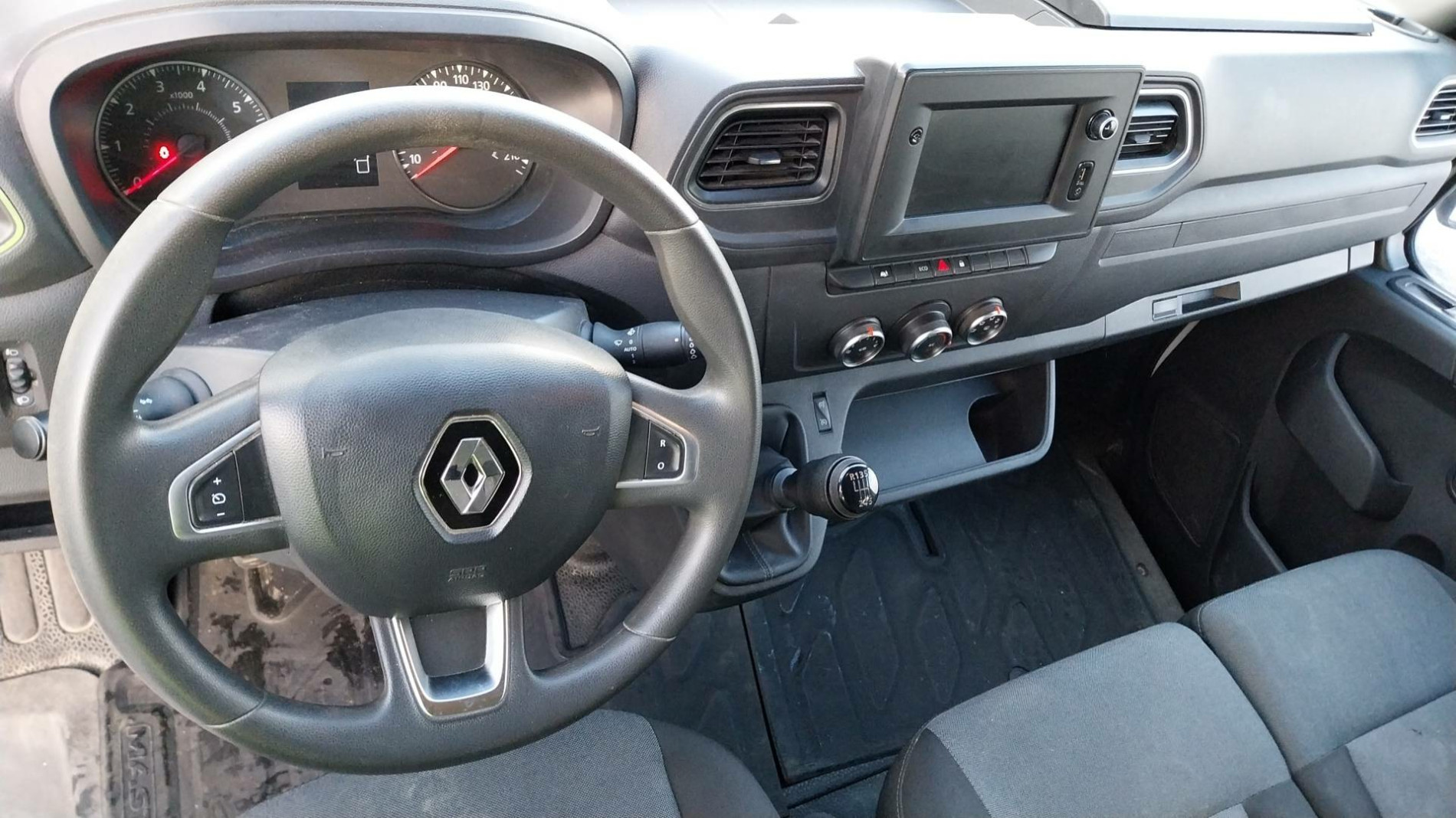 Vente en ligne Renault Master Fourgon MASTER CA TRAC F3300 L2H2 BLUE DCI 135 au prix de 24 990 €