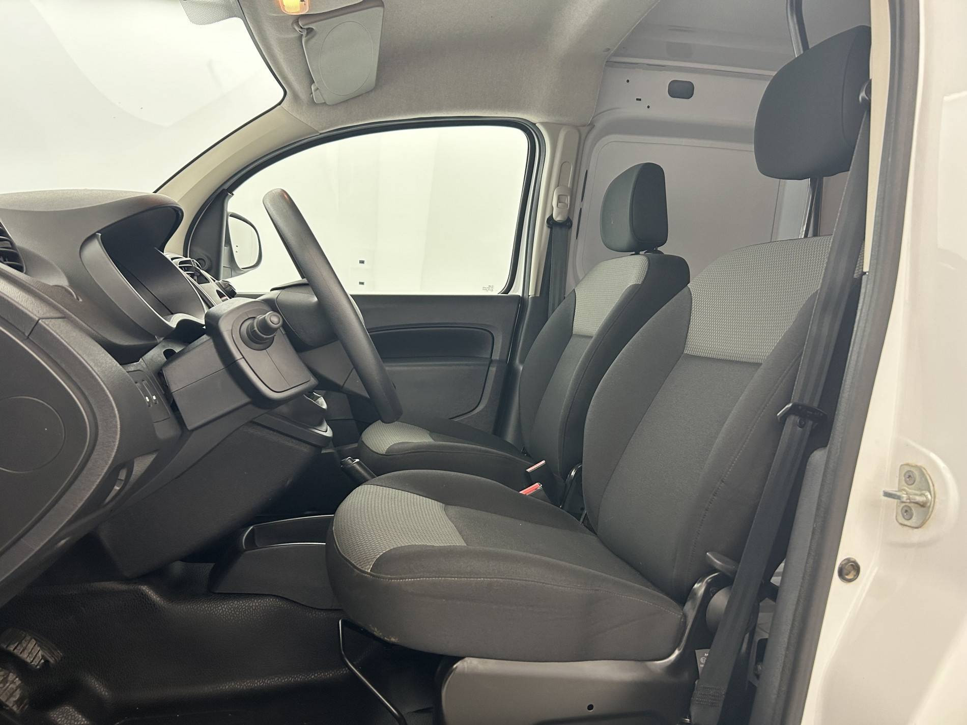 Vente en ligne Renault Kangoo Express  BLUE DCI 80 au prix de 11 490 €