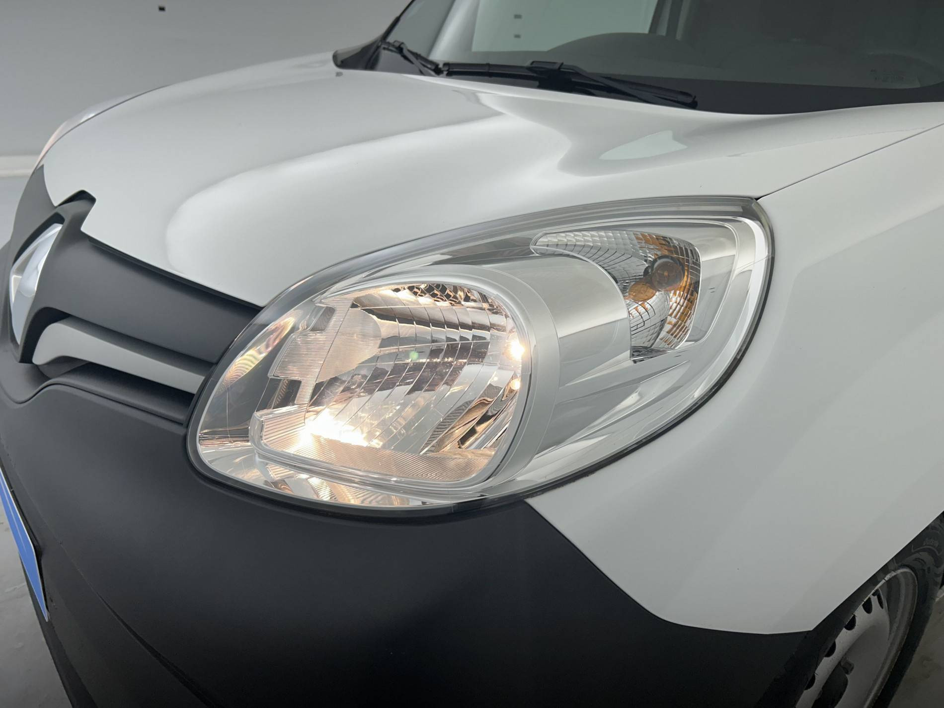 Vente en ligne Renault Kangoo Express  BLUE DCI 80 au prix de 11 490 €