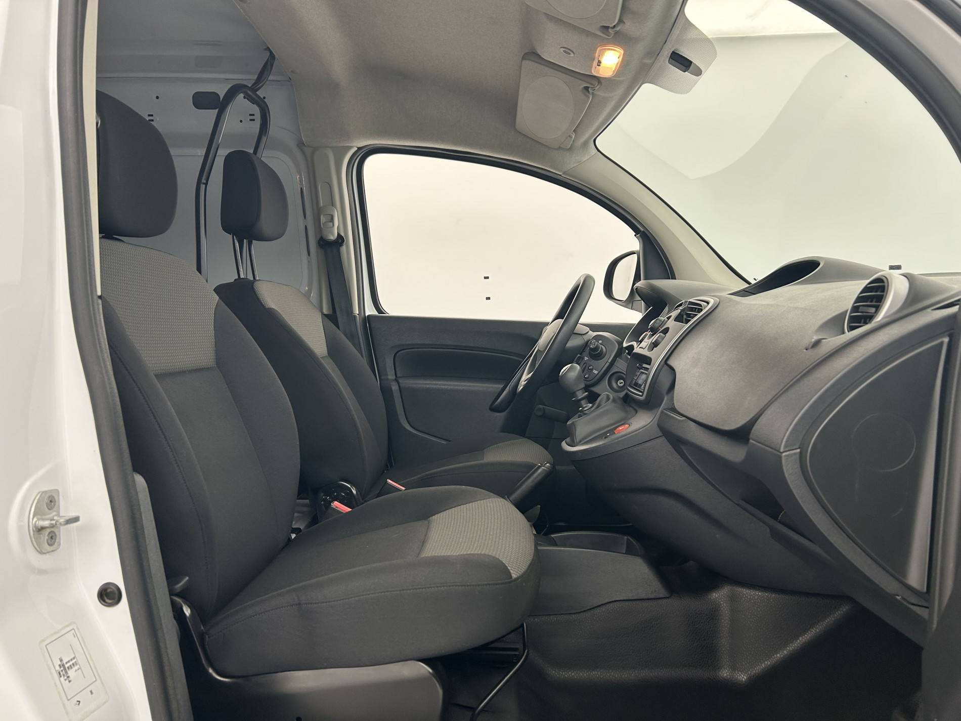 Vente en ligne Renault Kangoo Express  BLUE DCI 80 au prix de 11 490 €