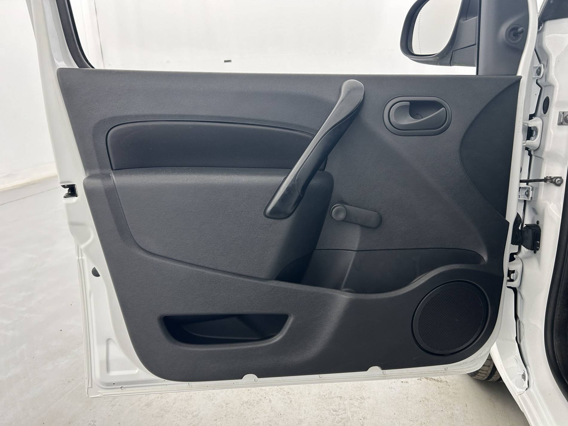 Vente en ligne Renault Kangoo Express  BLUE DCI 80 au prix de 11 490 €