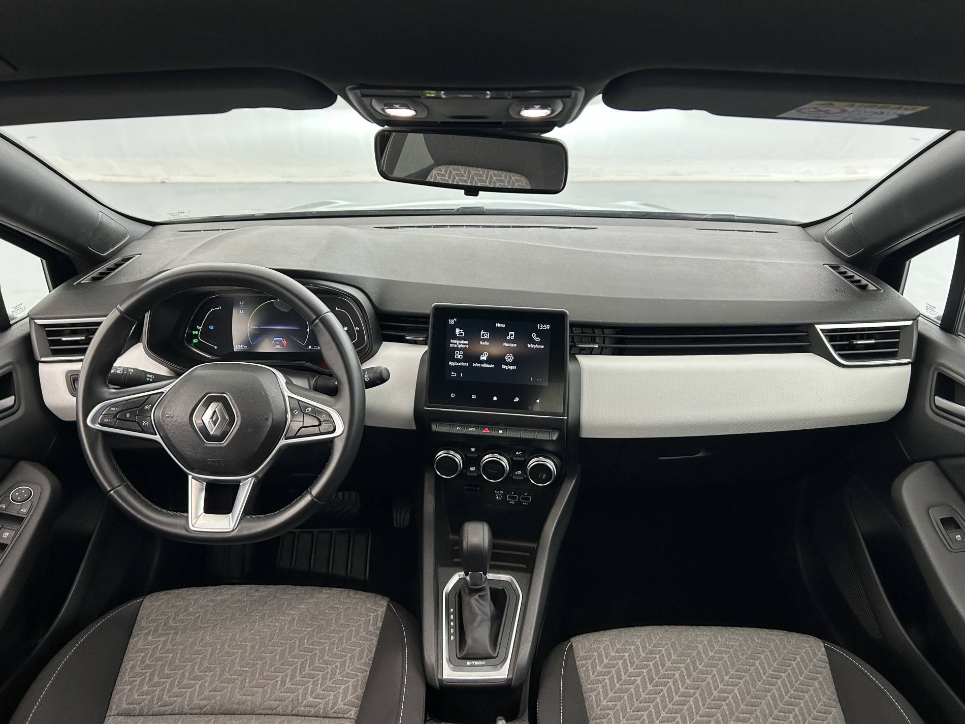 Vente en ligne Renault Clio 5 Clio E-Tech 140 - 21N au prix de 12 990 €