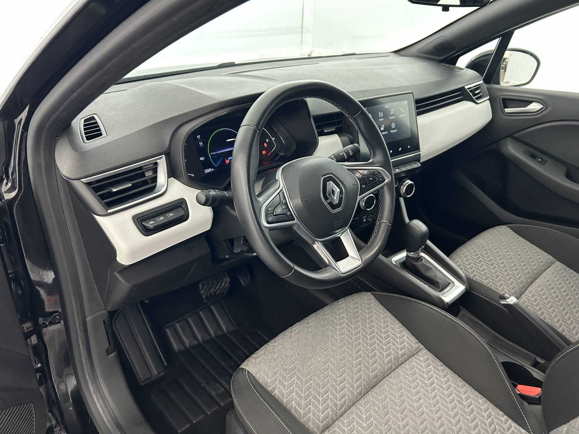 Vente en ligne Renault Clio 5 Clio E-Tech 140 - 21N au prix de 12 990 €