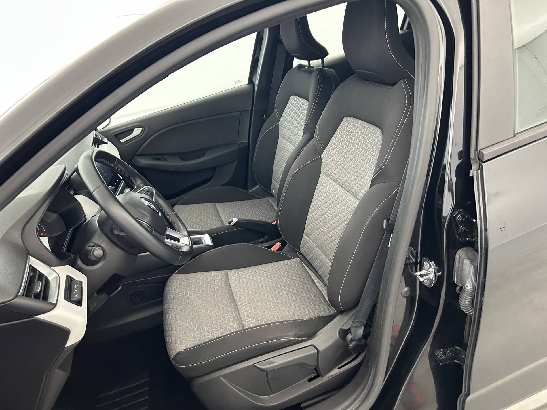 Vente en ligne Renault Clio 5 Clio E-Tech 140 - 21N au prix de 12 990 €