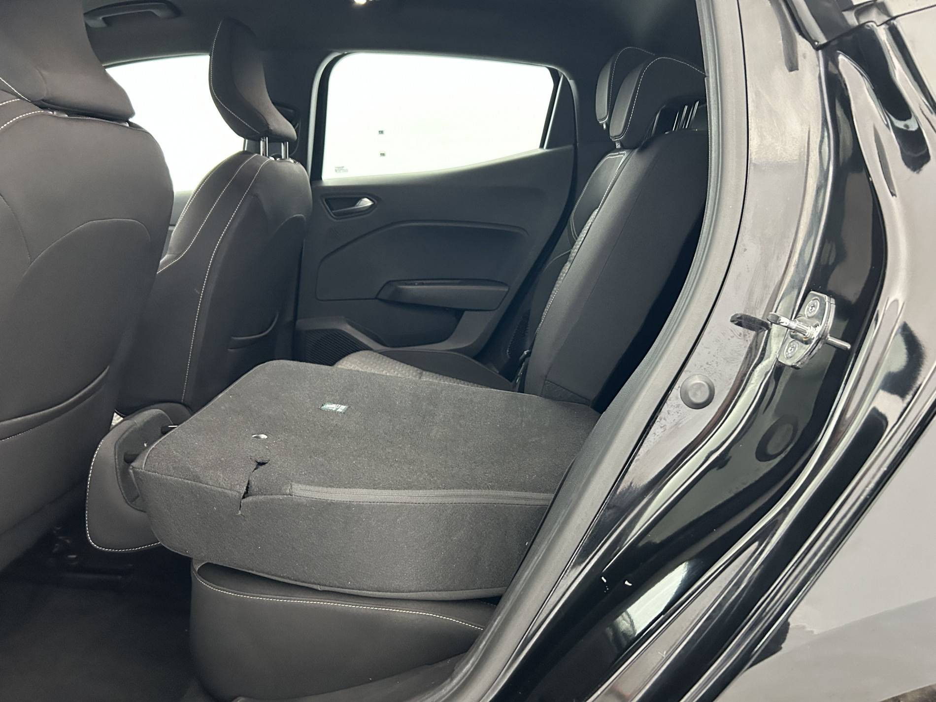 Vente en ligne Renault Clio 5 Clio E-Tech 140 - 21N au prix de 12 990 €