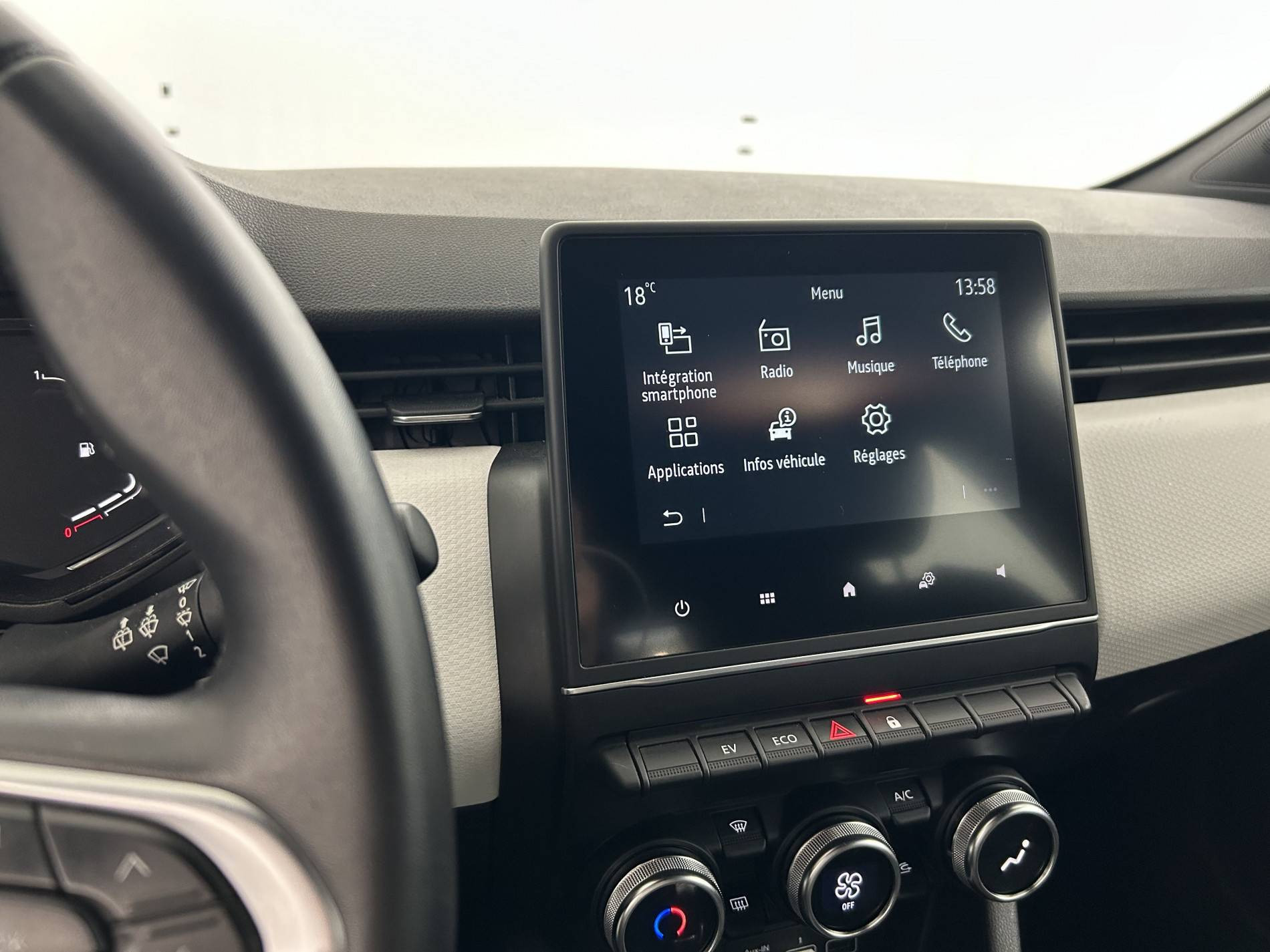 Vente en ligne Renault Clio 5 Clio E-Tech 140 - 21N au prix de 12 990 €